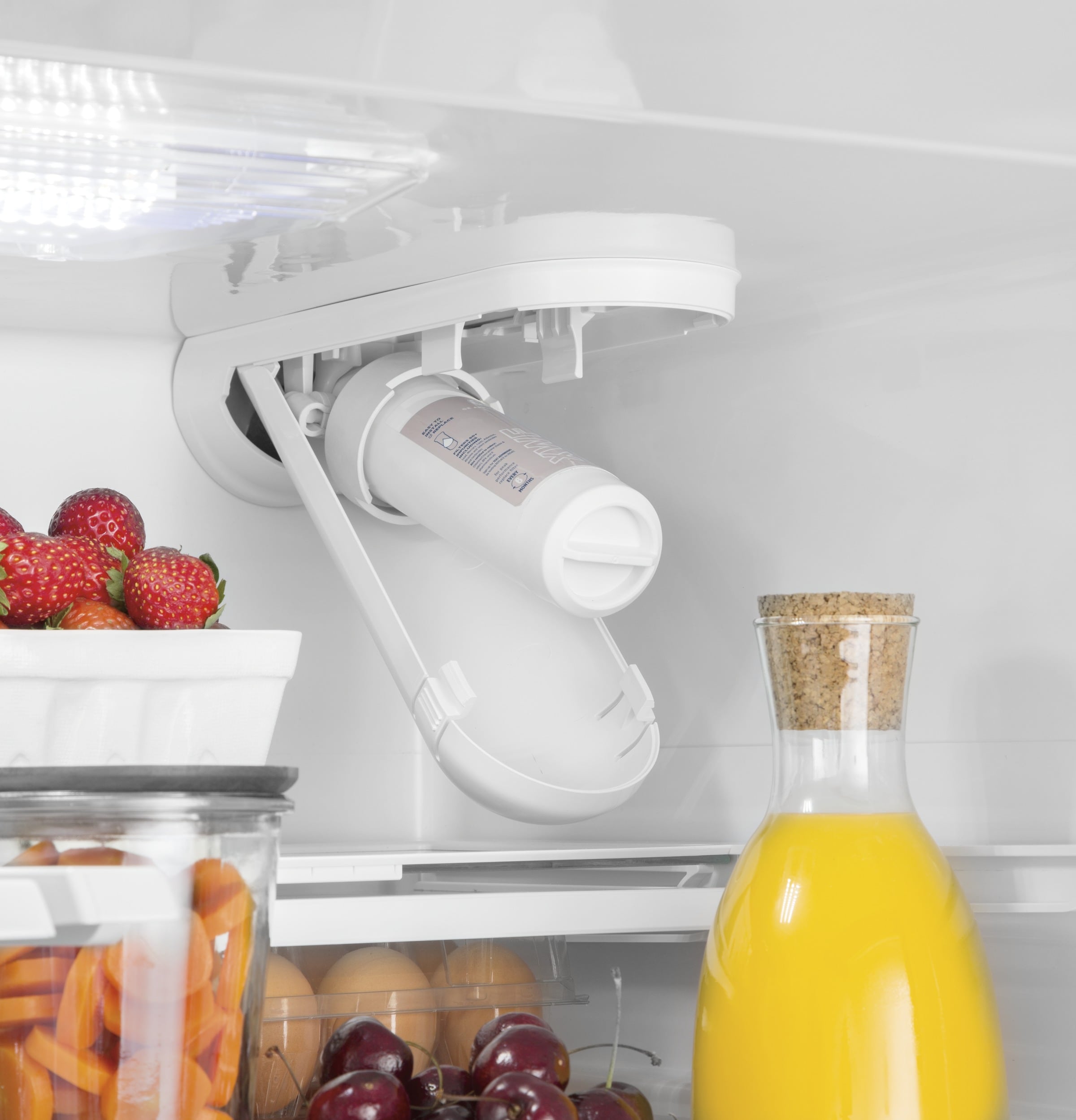 Refrigerador francés de 3 puertas GE de 18.6 pies cúbicos de profundidad de mostrador con fabricador de hielo y dispensador de agua (Gris pizarra) con certificación ENERGY STAR GWE19JMLES