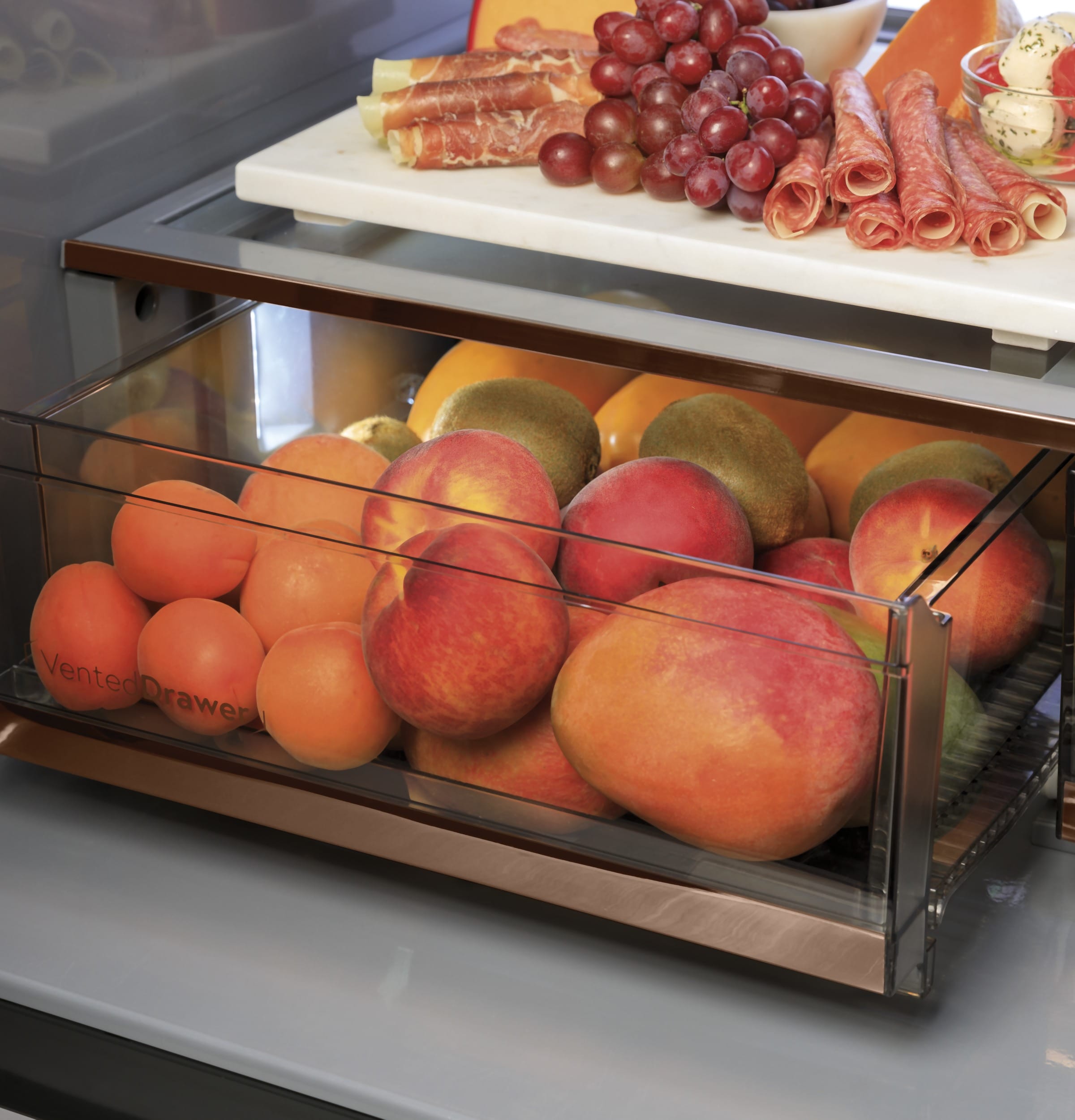Refrigerador Francés de 4 puertas compatible con Smart, con dispensador de agua e hielo (vidrio platino) - Certificado ENERGY STAR de 27.8 pies cúbicos de profundidad estándar y moderno de vidrio.