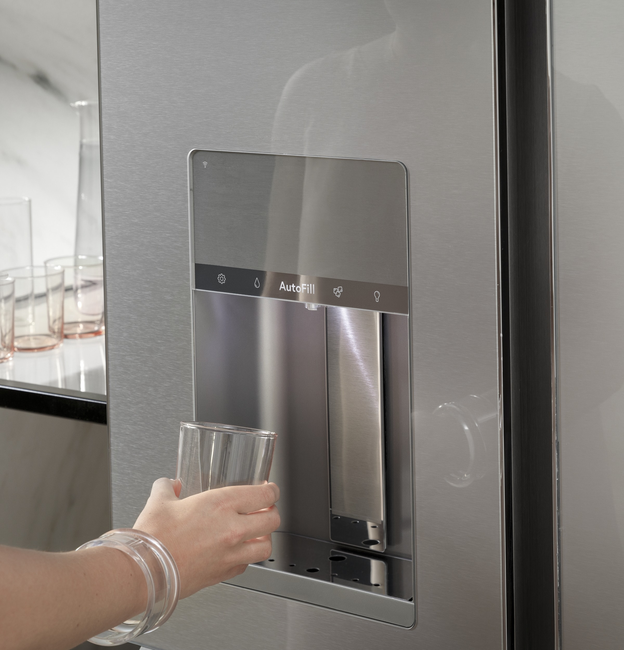 Refrigerador Francés de 4 puertas compatible con Smart, con dispensador de agua e hielo (vidrio platino) - Certificado ENERGY STAR de 27.8 pies cúbicos de profundidad estándar y moderno de vidrio.