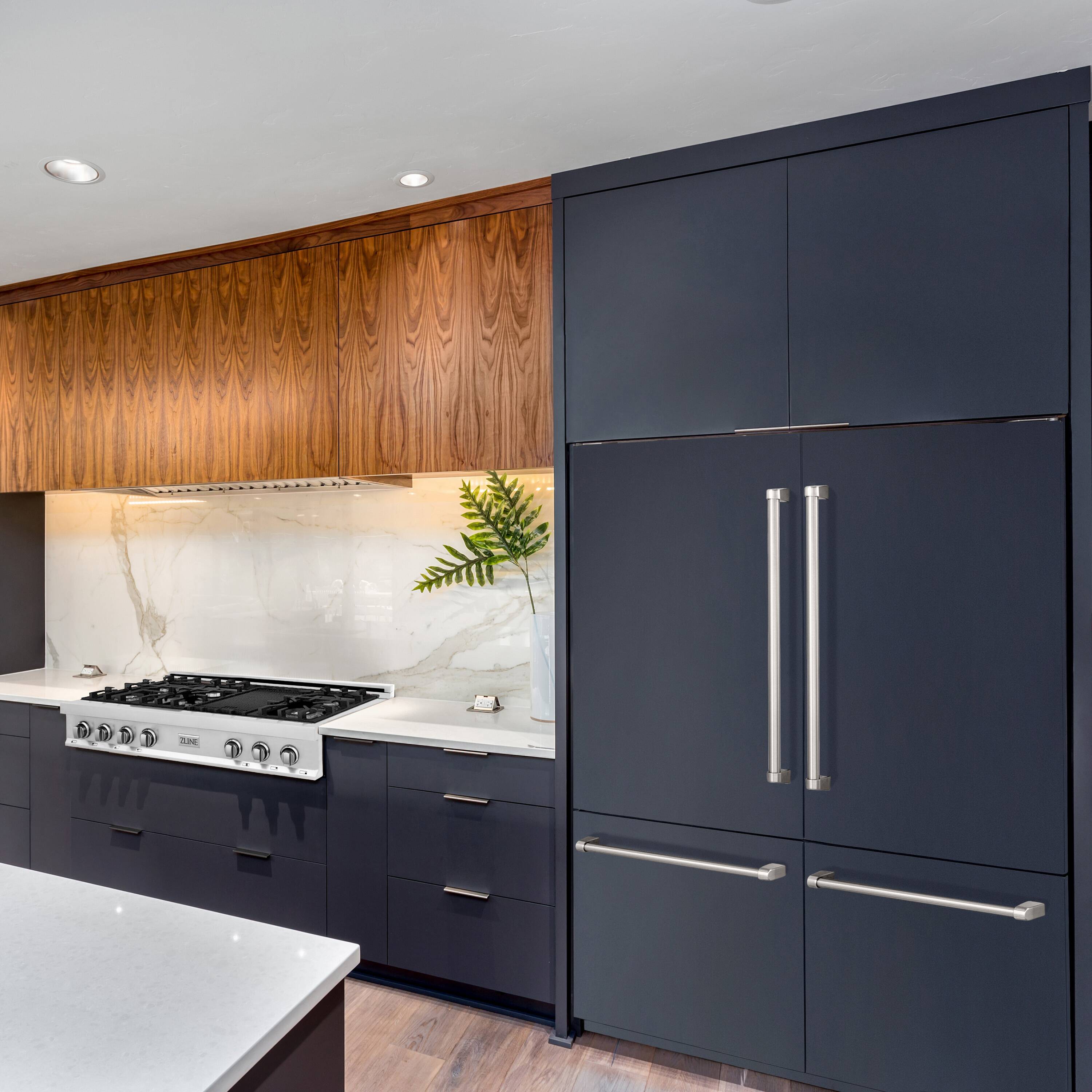 Refrigerador empotrado de puertas francesas con dispensador de hielo y agua, listo para panel personalizado- Edición Autógrafo de ZLINE KITCHEN & BATH, certificado por ENERGY STAR- 32.2 pies cúbicos de capacidad