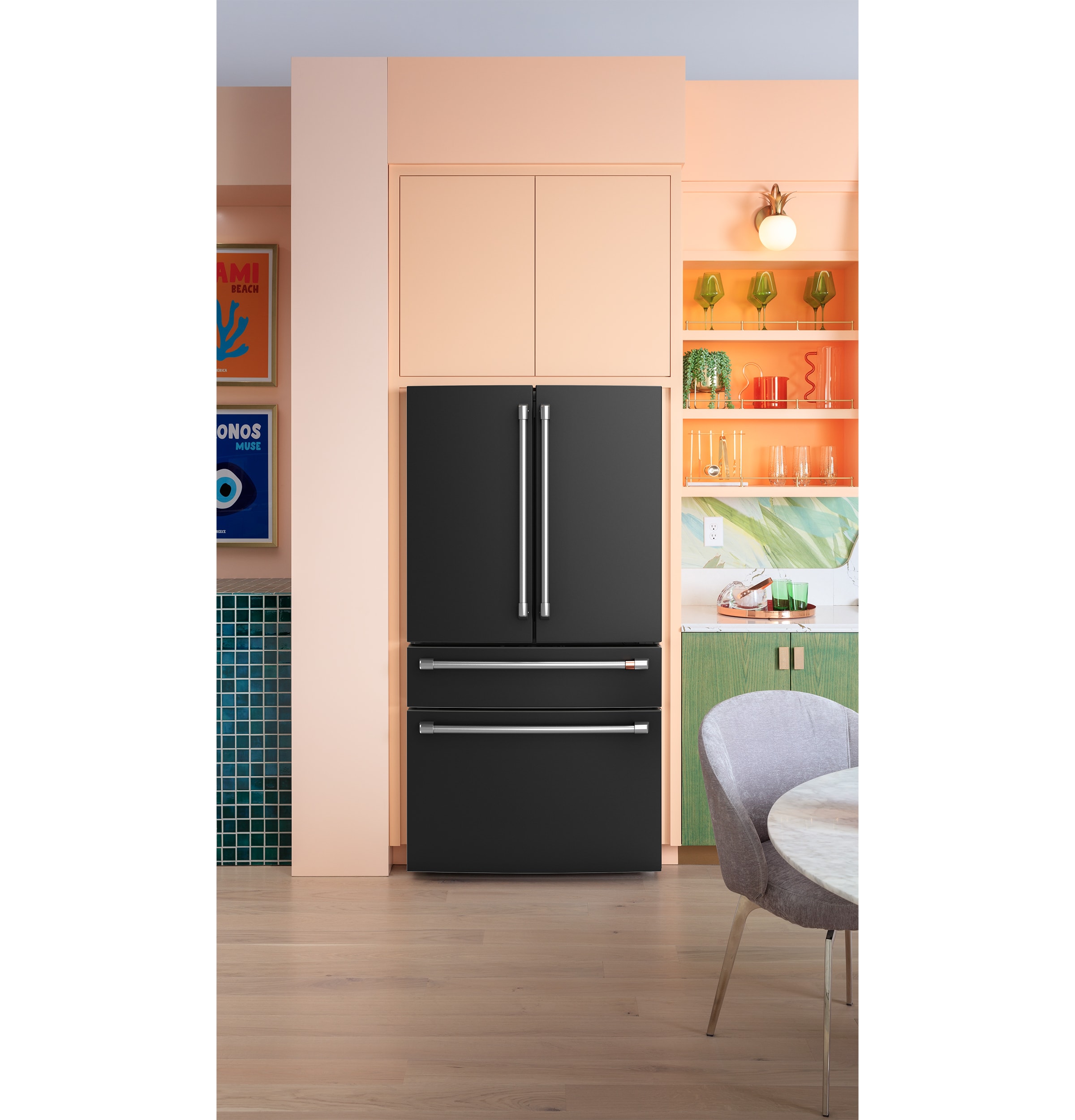 Refrigerador francés de 23.2 pies cúbicos con profundidad de mostrador y 4 puertas inteligente compatible con hielera y dispensador de agua (negro mate) Certificado ENERGY STAR