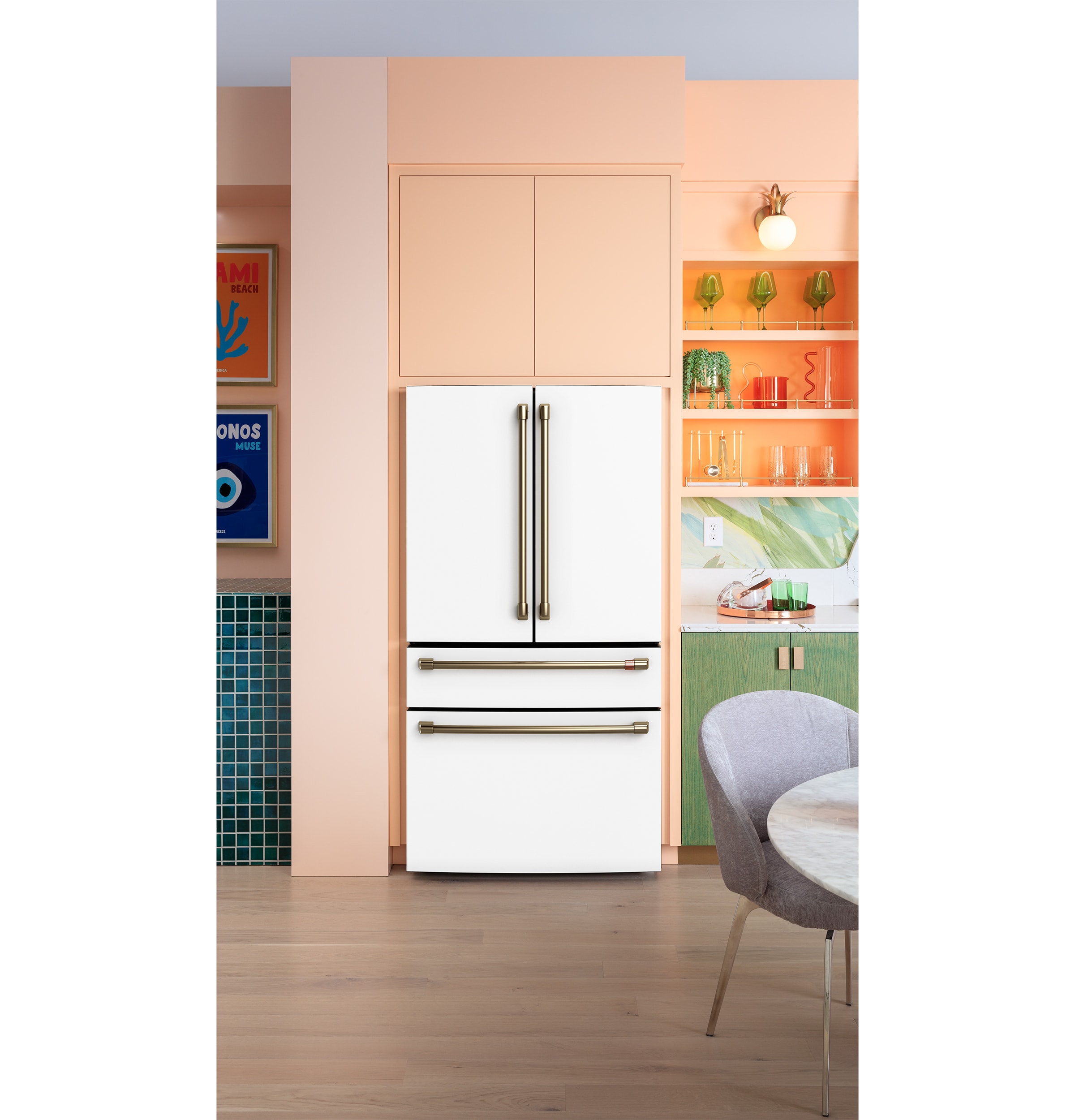 Refrigerador de Puertas Francesas Inteligente Compatible con Café Counter-Depth de 23.2 pies cúbicos con dispensador de hielo y agua (Blanco mate) Certificado ENERGY STAR CJE23DP4WW2