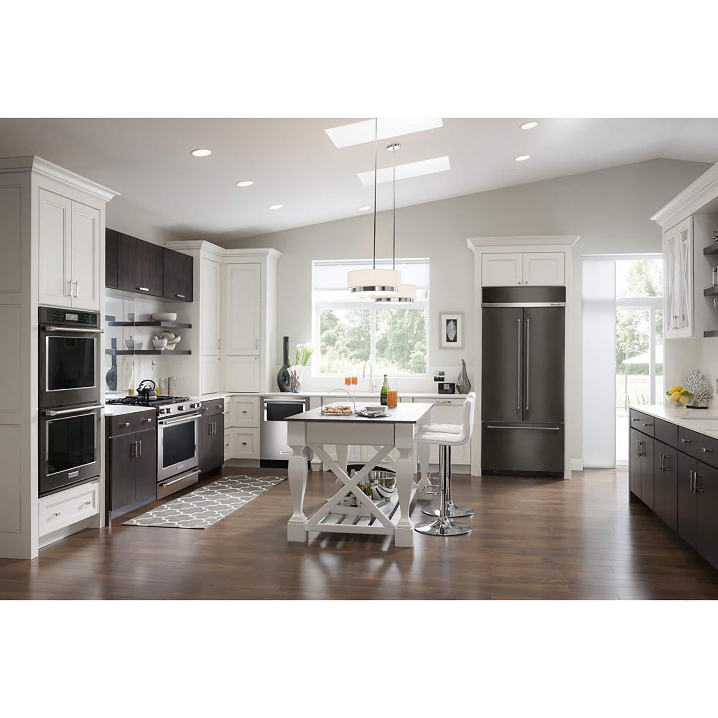 Refrigerador empotrado de puertas francesas con fabricador de hielo de KitchenAid de 24.2 pies cúbicos de profundidad estándar, con Panel Ready y certificado ENERGY STAR KBFN502EPA
