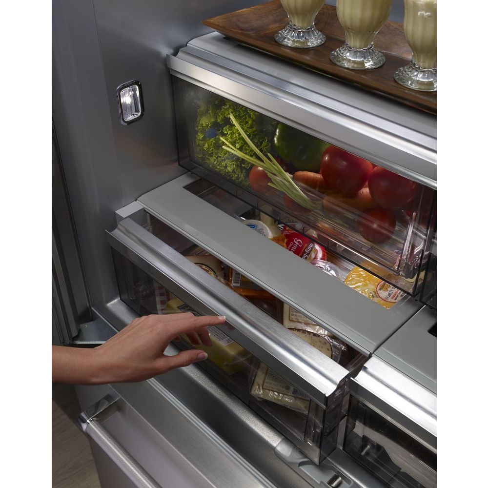 Refrigerador empotrado de puertas francesas con dispensador de hielo (acero inoxidable) certificado ENERGY STAR de 24.2 pies cúbicos de profundidad estándar de KitchenAid KBFN502ESS
