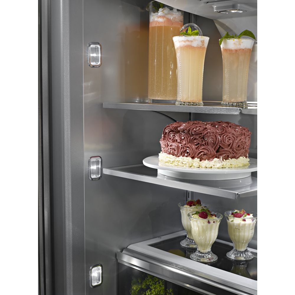 Refrigerador empotrado de puertas francesas con dispensador de hielo (acero inoxidable) certificado ENERGY STAR de 24.2 pies cúbicos de profundidad estándar de KitchenAid KBFN502ESS