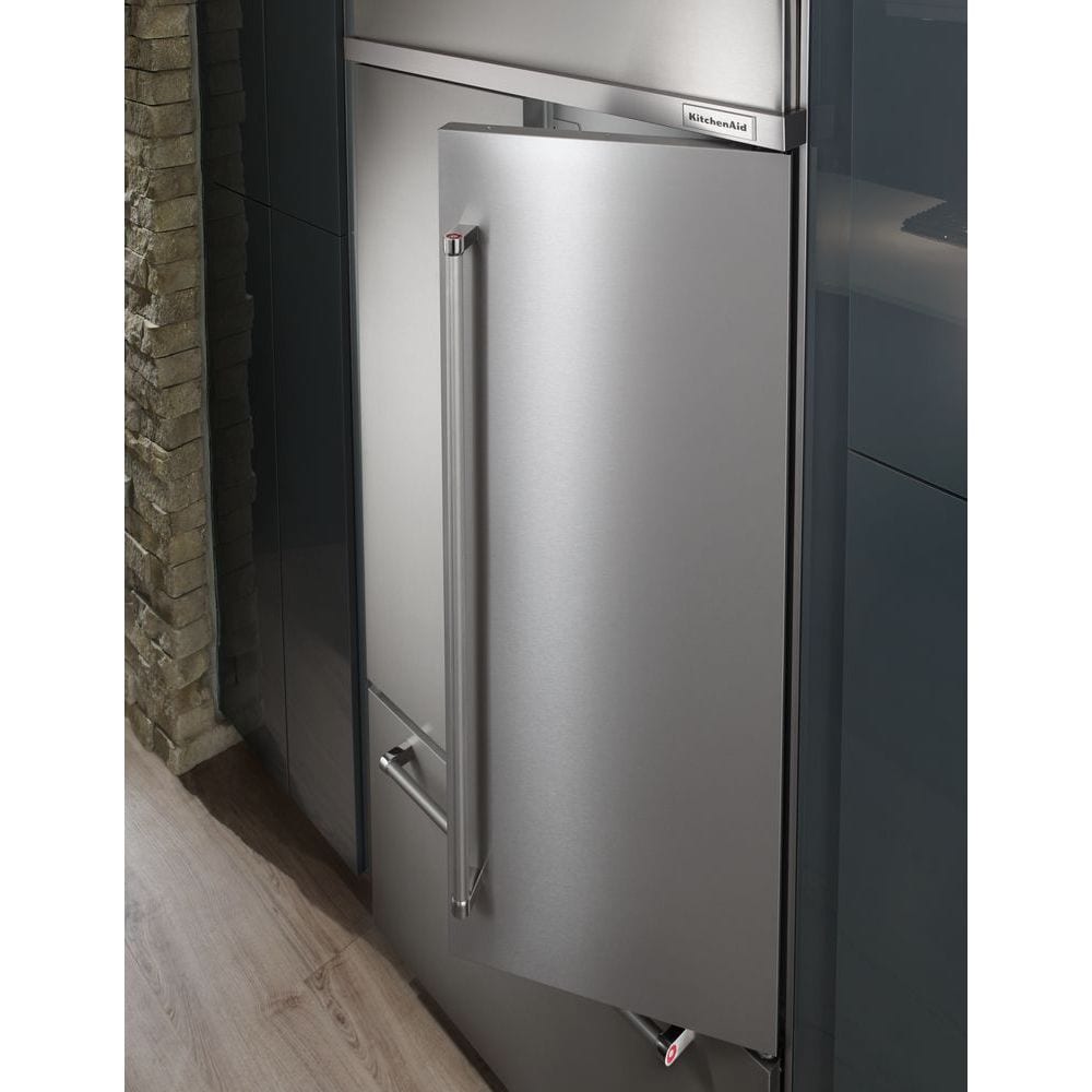 Refrigerador empotrado de puertas francesas con dispensador de hielo (acero inoxidable) certificado ENERGY STAR de 24.2 pies cúbicos de profundidad estándar de KitchenAid KBFN502ESS