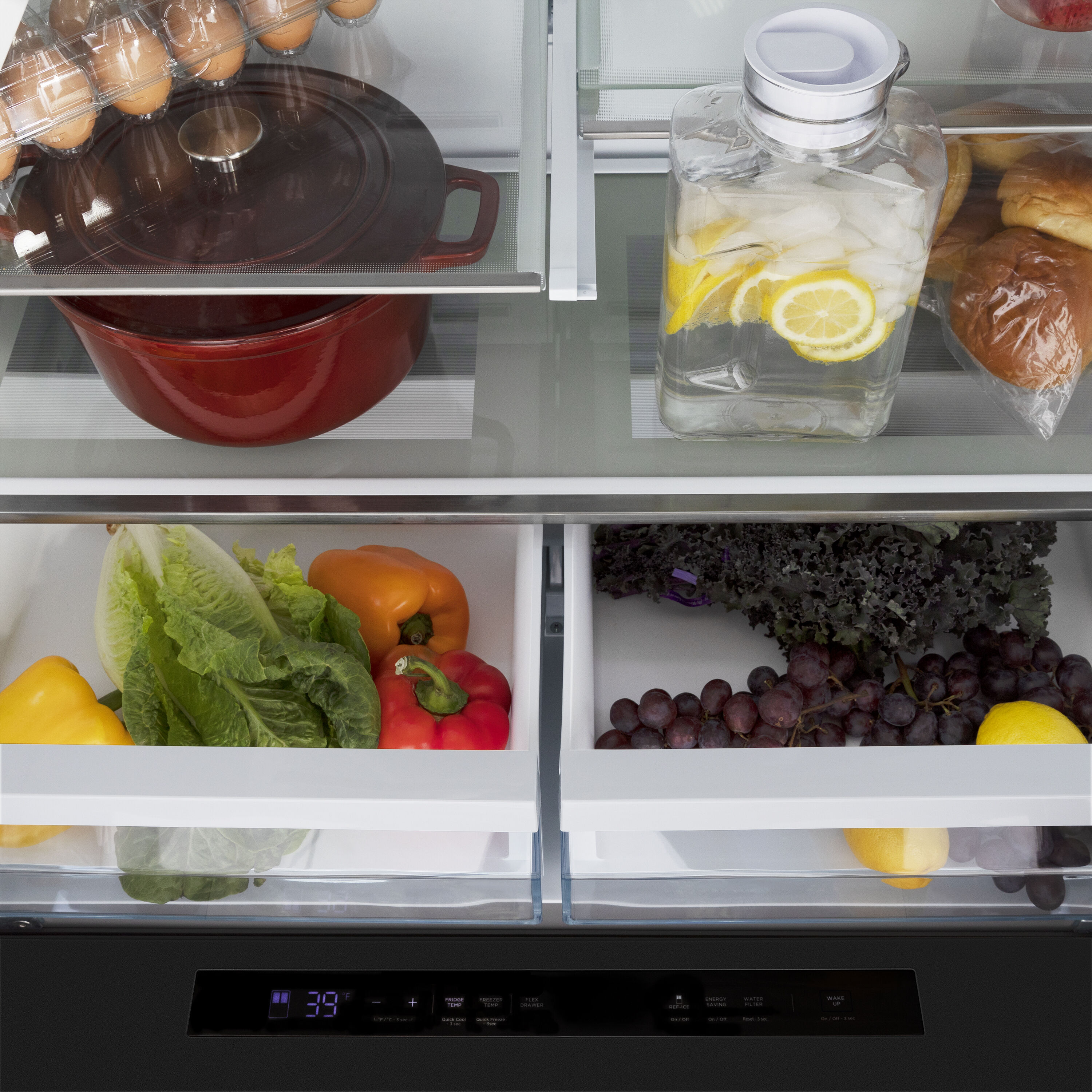 Refrigerador de Puerta Francesa de 4 puertas con Hielera y Dispensador de Agua, Edición Autógrafa de Profundidad de Mostrador de ZLINE KITCHEN & BATH de 21.6 pies cúbicos (Acero Inoxidable Negro Resistente a las Huellas Dactilares con Detalles en Bronce Champagne) Certificado ENERGY STAR RFMZ-W-36-BS-CB