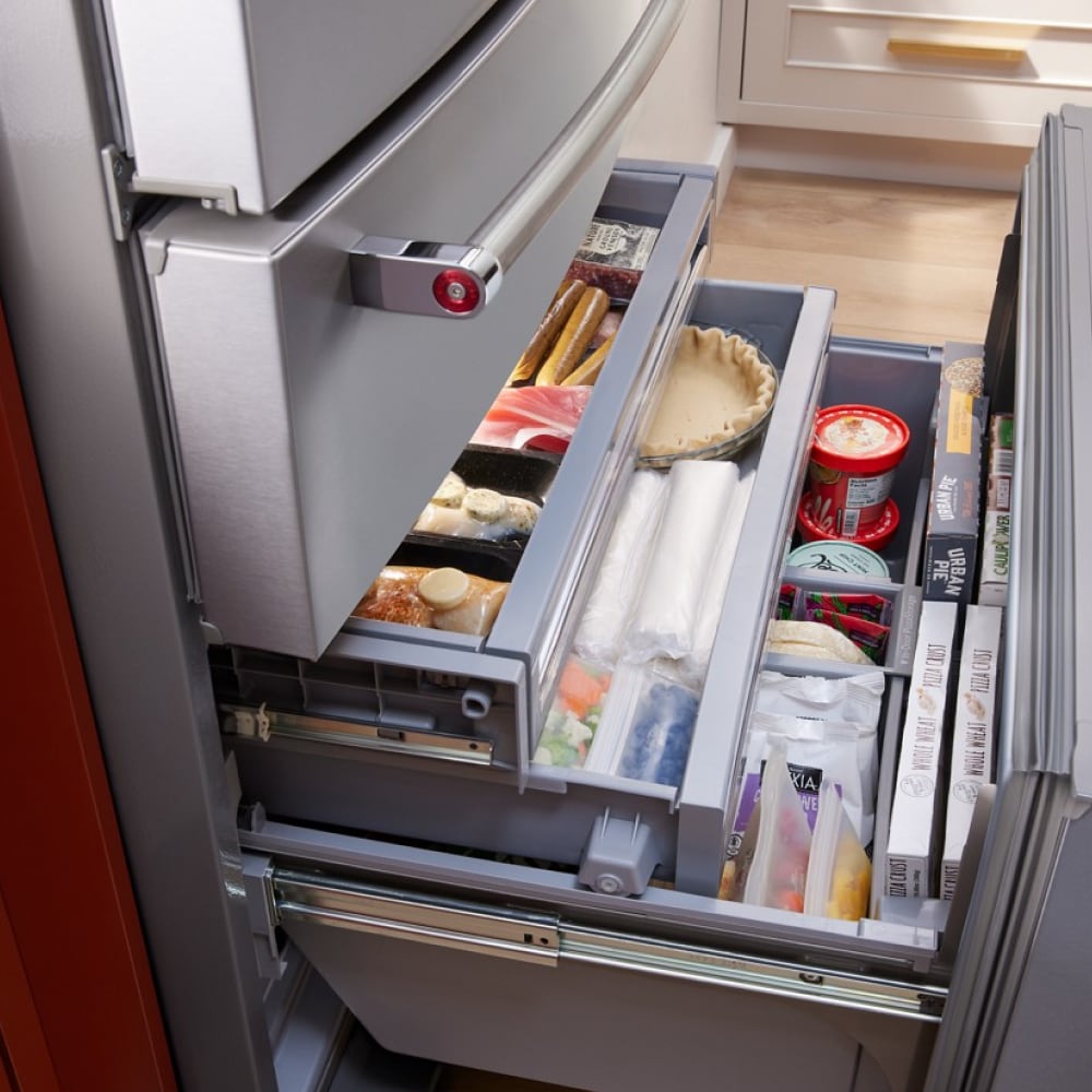 Refrigerador francés de 4 puertas de profundidad estándar de 26.2 pies cúbicos de KitchenAid con fabricador de hielo y dispensador de agua e hielo (acero inoxidable PrintShield) KRMF536RPS.