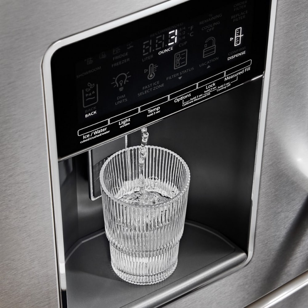 Refrigerador francés de 4 puertas de profundidad estándar de 26.2 pies cúbicos de KitchenAid con fabricador de hielo y dispensador de agua e hielo (acero inoxidable PrintShield) KRMF536RPS.