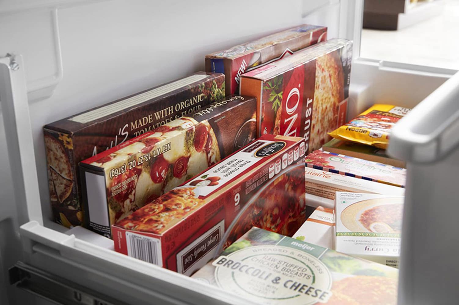Refrigerador Francés de Puertas Dobles de 3 Puertas de 26.8 pies cúbicos de Profundidad Estándar con Fabricador de Hielo y Dispensador de Agua y Hielo (Acero Inoxidable Negro Resiste Huellas Dactilares) con Certificación ENERGY STAR WRF757SDHV