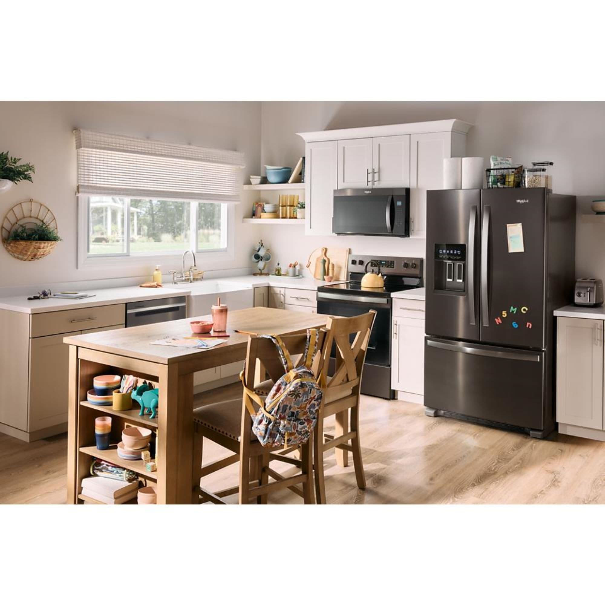 Refrigerador Francés de 3 Puertas con Fabricador de Hielo y Dispensador de Agua y Hielo (Acero Inoxidable Negro) Certificado por ENERGY STAR de 24.7 pies cúbicos de profundidad estándar de Whirlpool Modelo WRFF3436RV