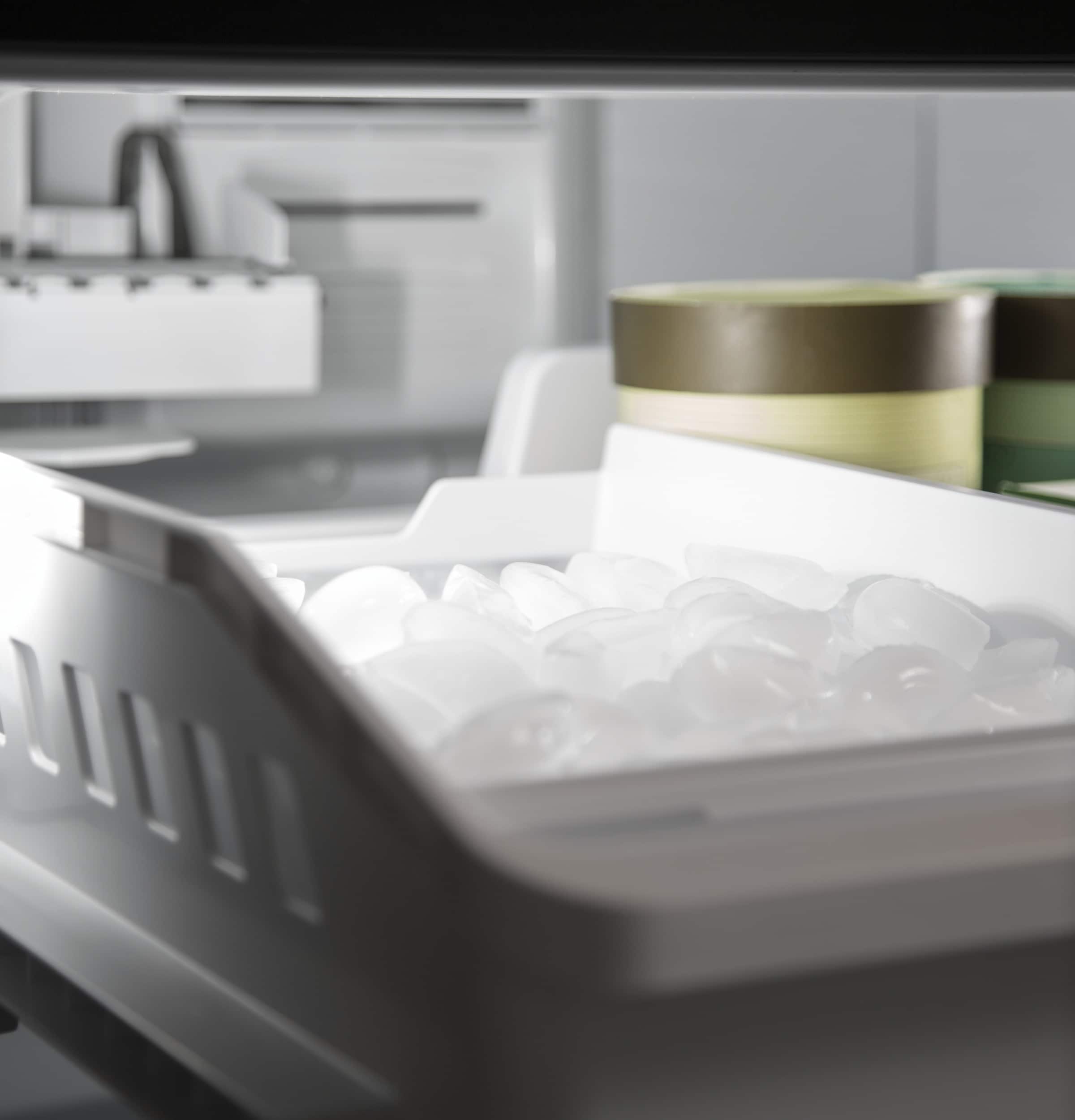 Refrigerador Francés de Puertas con 3 Puertas y Hielera GE Counter-Depth de 23.1 pies cúbicos ( Slate ) Certificado ENERGY STAR GWE23GMNES