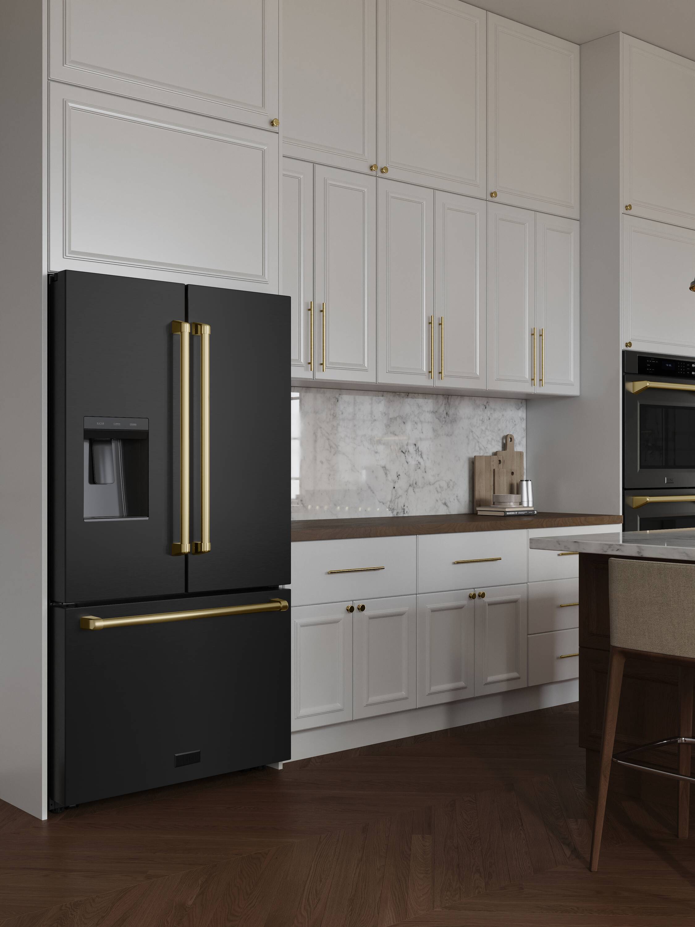 Refrigerador con Puertas Francesas de 3 Puertas, Dispensador de Hielo y Agua (Acero Inoxidable Negro con Mango de Oro Pulido) de 28.9 pies cúbicos de Profundidad Estándar ZLINE KITCHEN & BATH, Certificado ENERGY STAR RSMZ-W-36-BS-G