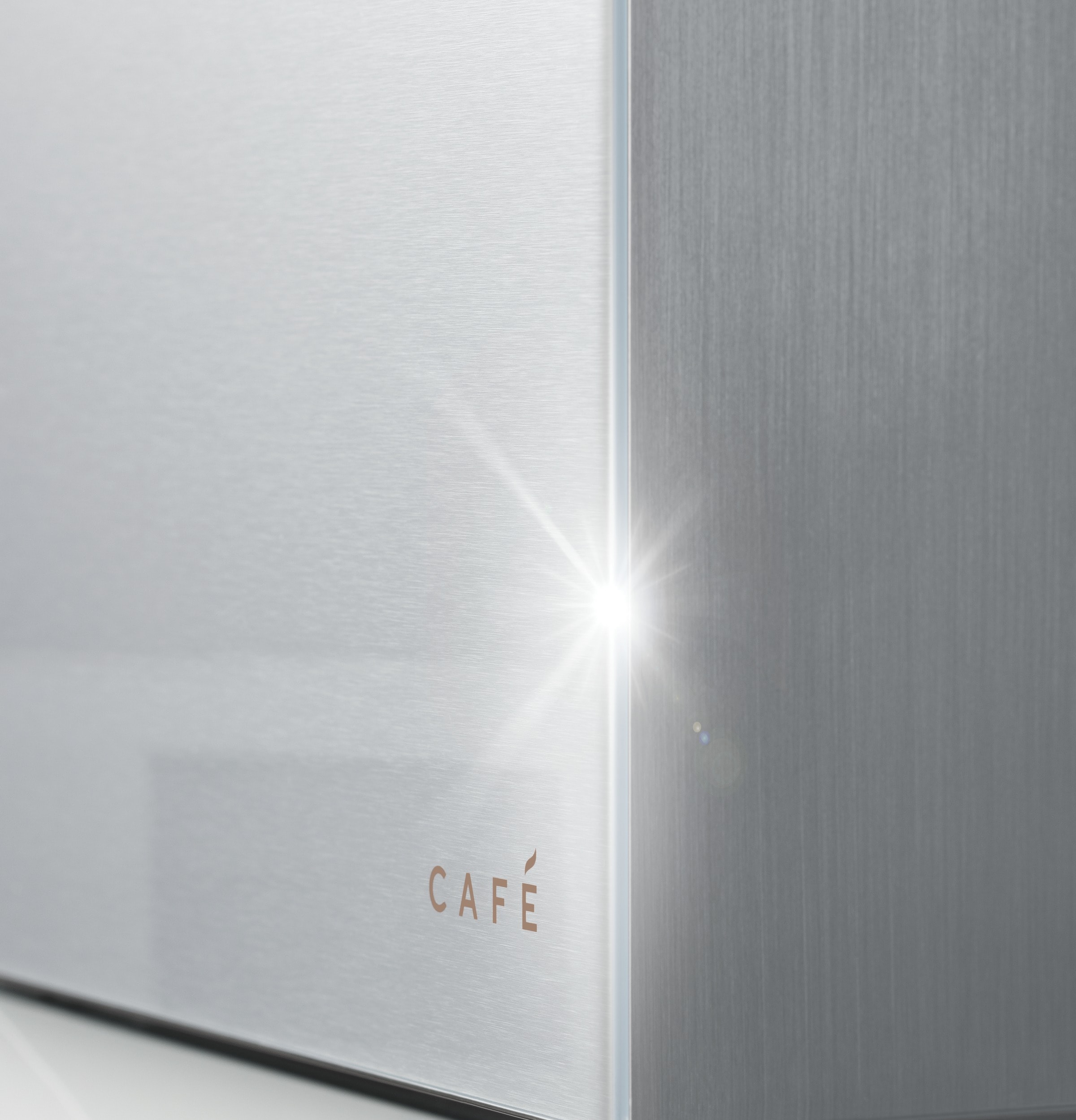 Refrigerador Francés Inteligente de 4 Puertas de 22.3 pies cúbicos de Profundidad de Mostrador con Fabricador de Hielo y Dispensador de Agua e Hielo (Color Platino) Certificado ENERGY STAR.