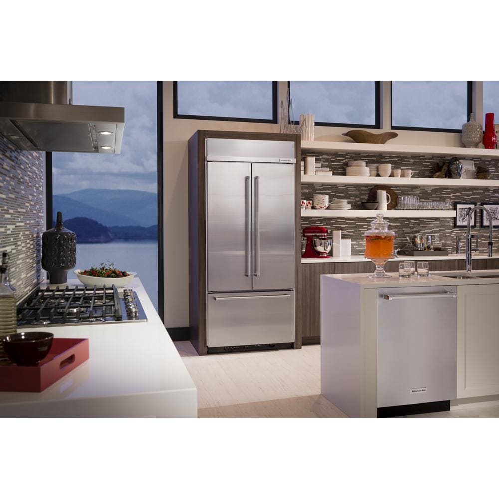 Refrigerador empotrado de puertas francesas y fabricador de hielo de 20.8 pies cúbicos de profundidad estándar de KitchenAid (Acero inoxidable) KBFN506ESS.