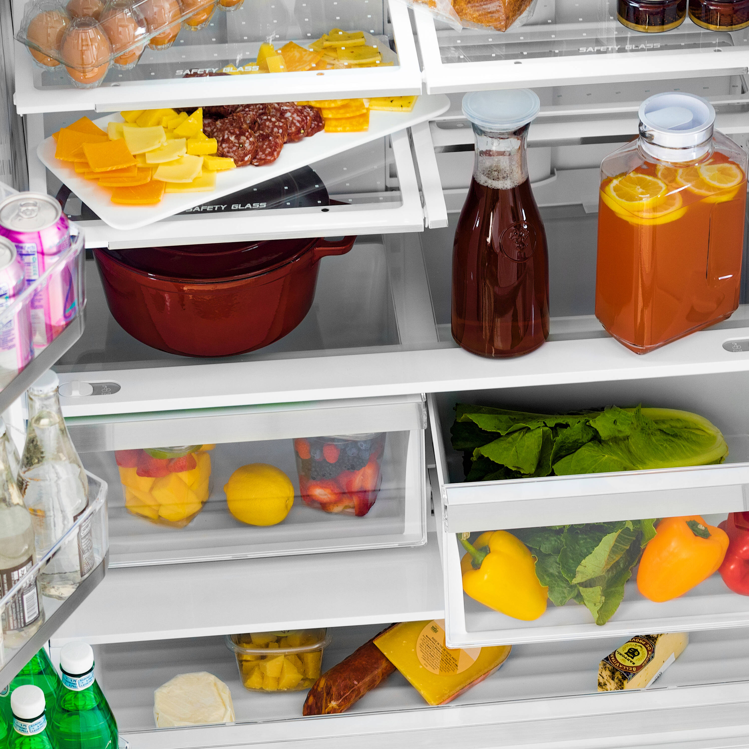 Refrigerador de Puerta Francesa de 4 Puertas de Profundidad de Mostrador de 22.5 pies cúbicos con Fabricador de Hielo y Dispensador de Hielo (Acero Inoxidable Negro Resistente a las Huellas Dactilares con Detalles en Oro Pulido) Certificado ENERGY STAR RFMZ-36-BS-G.