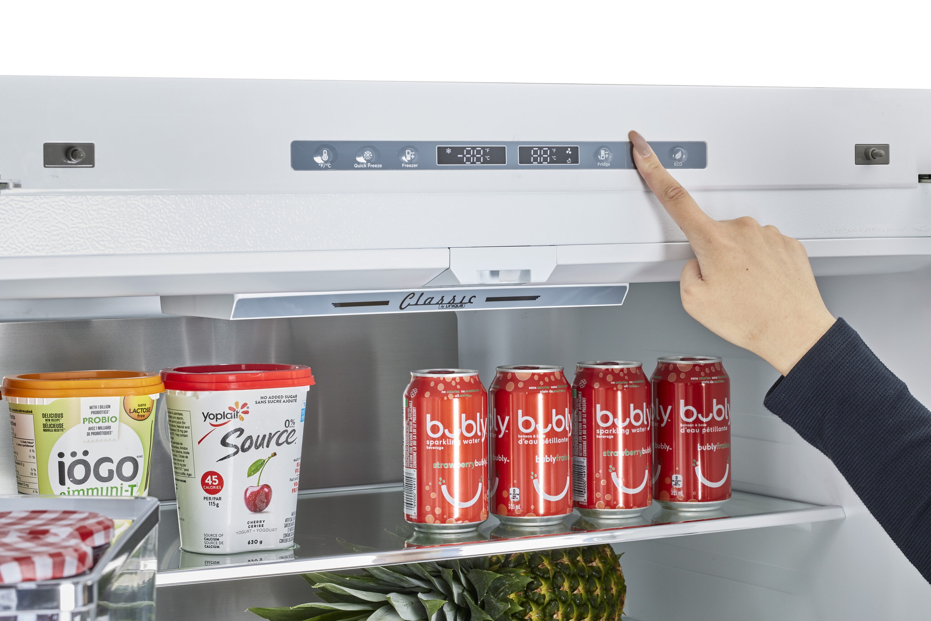 Refrigerador francés de puertas congelador de hielo en color malvavisco UNIQUE Clásico Retro de 21.4 pies cúbicos de profundidad de mostrador con dispensador de hielo. Certificado ENERGY STAR.