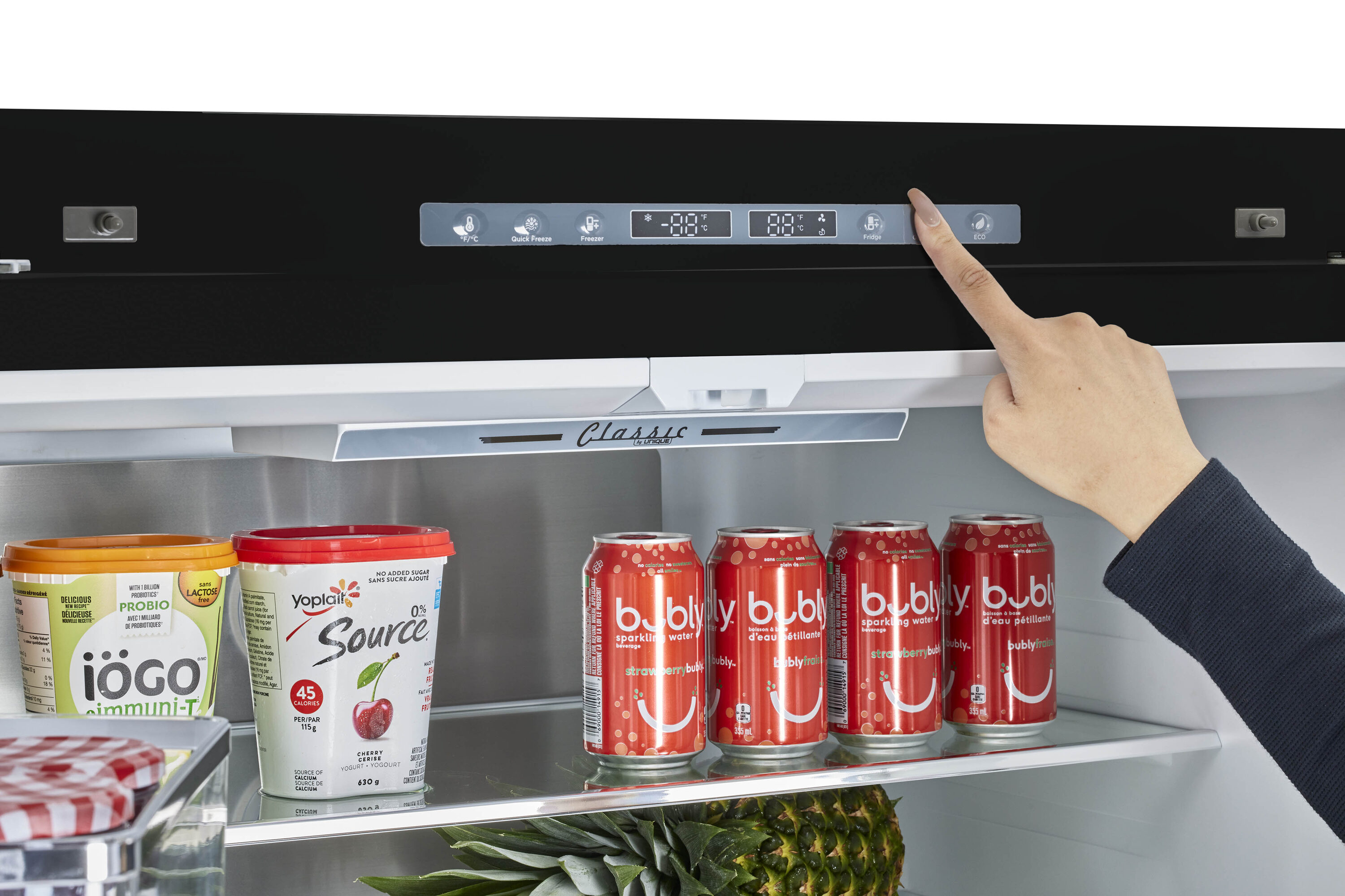 Refrigerador Francés de 3 Puertas Retro Clásico ÚNICO de Profundidad Contrapesada de 21.4 pies cúbicos con Fabricador y Dispensador de Hielo (Negro Medianoche) Certificado ENERGY STAR UGP-595L B AC