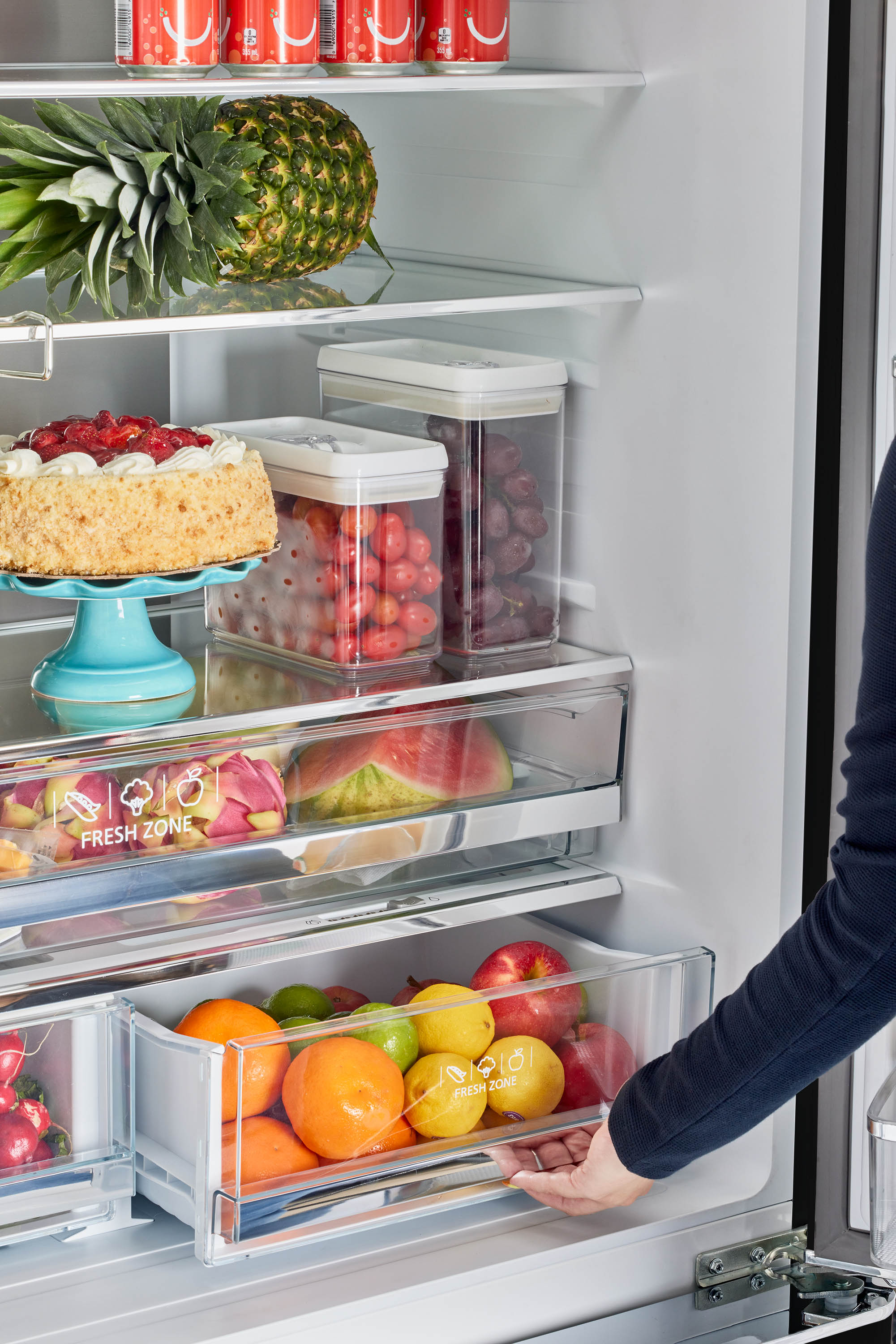 Refrigerador Francés de 3 Puertas Retro Clásico ÚNICO de Profundidad Contrapesada de 21.4 pies cúbicos con Fabricador y Dispensador de Hielo (Negro Medianoche) Certificado ENERGY STAR UGP-595L B AC