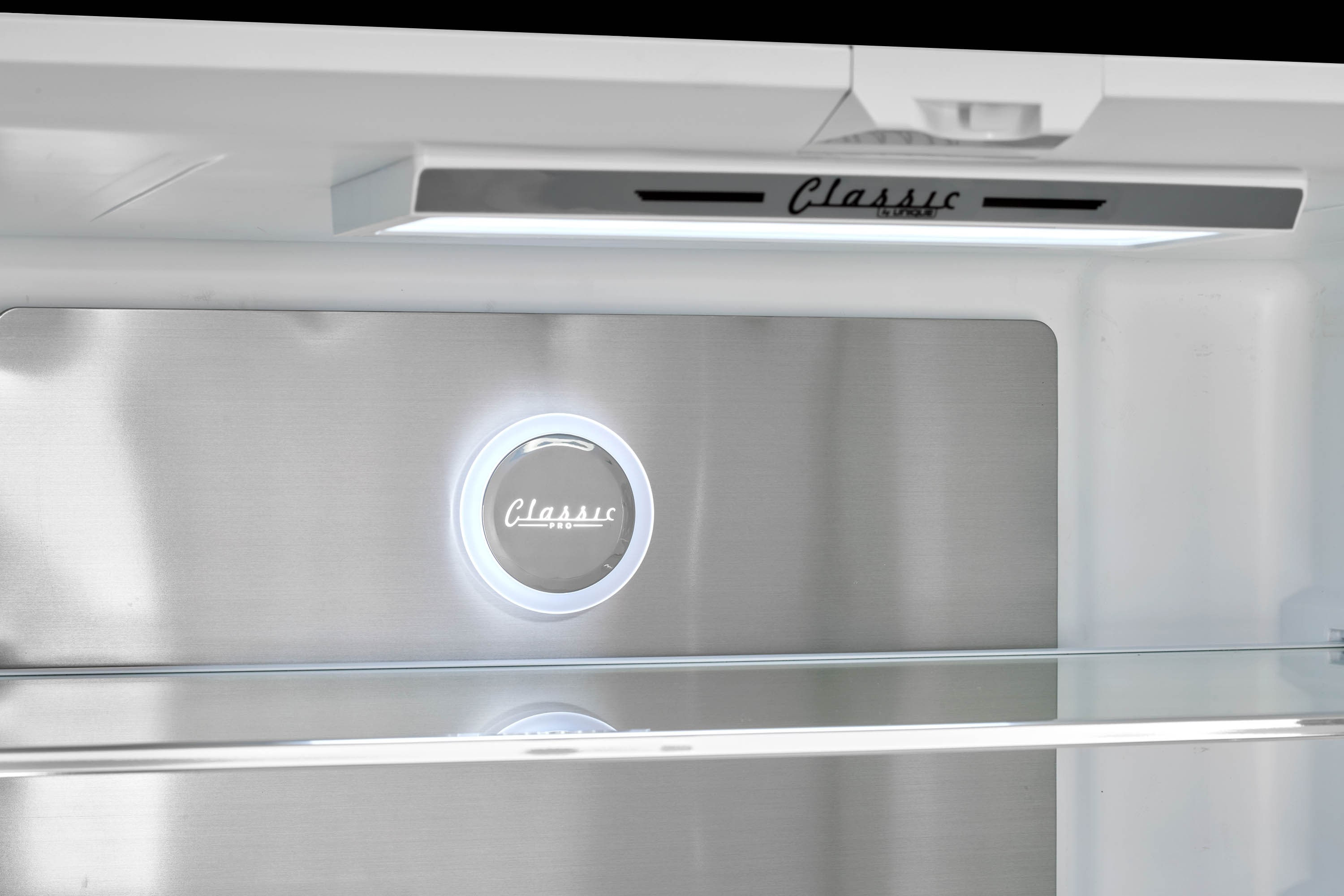 Refrigerador Francés de 3 Puertas Retro Clásico ÚNICO de Profundidad Contrapesada de 21.4 pies cúbicos con Fabricador y Dispensador de Hielo (Negro Medianoche) Certificado ENERGY STAR UGP-595L B AC