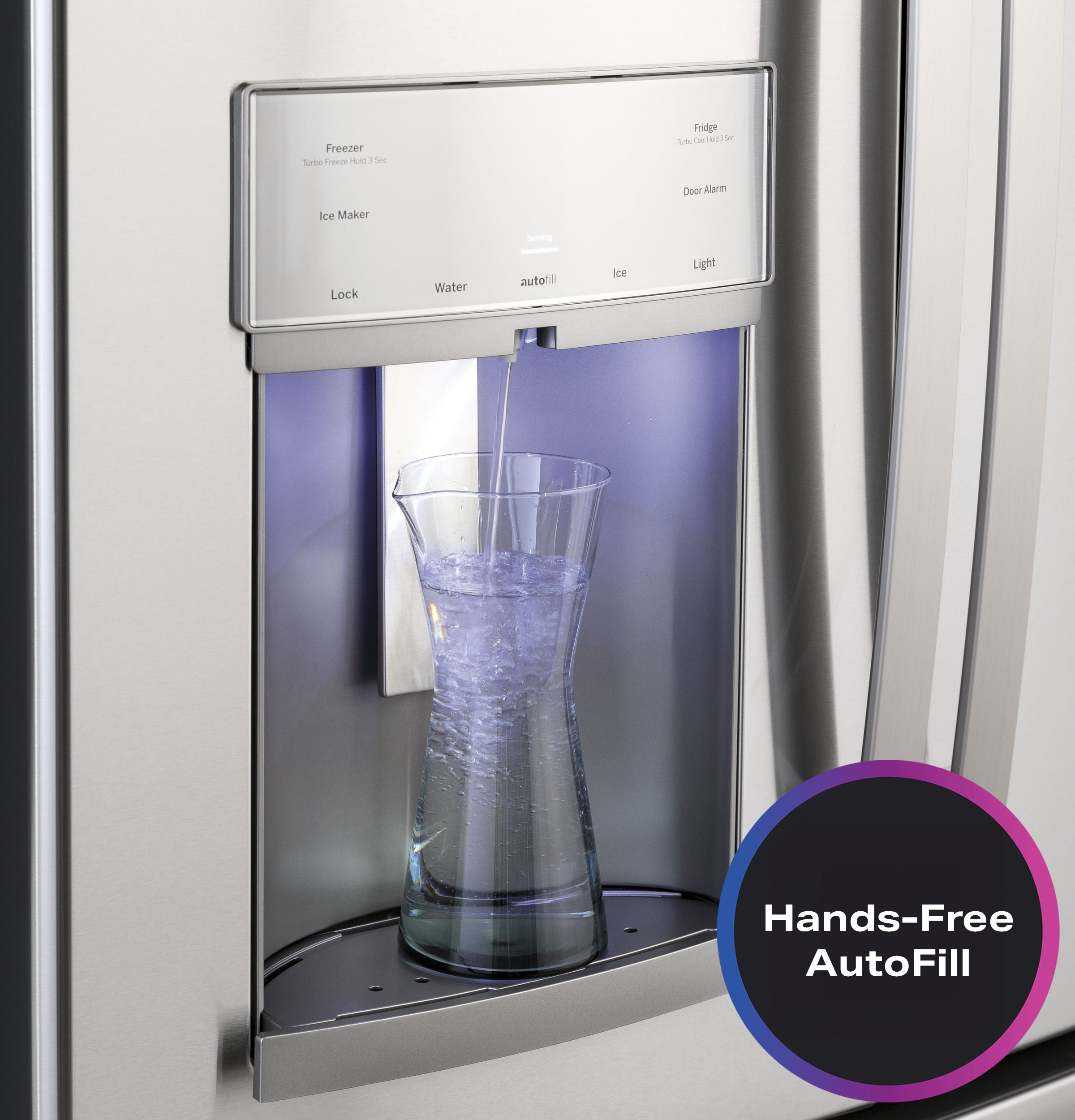 Refrigerador GE Profile de puertas francesas con dispensador de hielo y agua (acero inoxidable) certificado por ENERGY STAR, con una capacidad de 22.2 pies cúbicos y profundidad de mostrador.