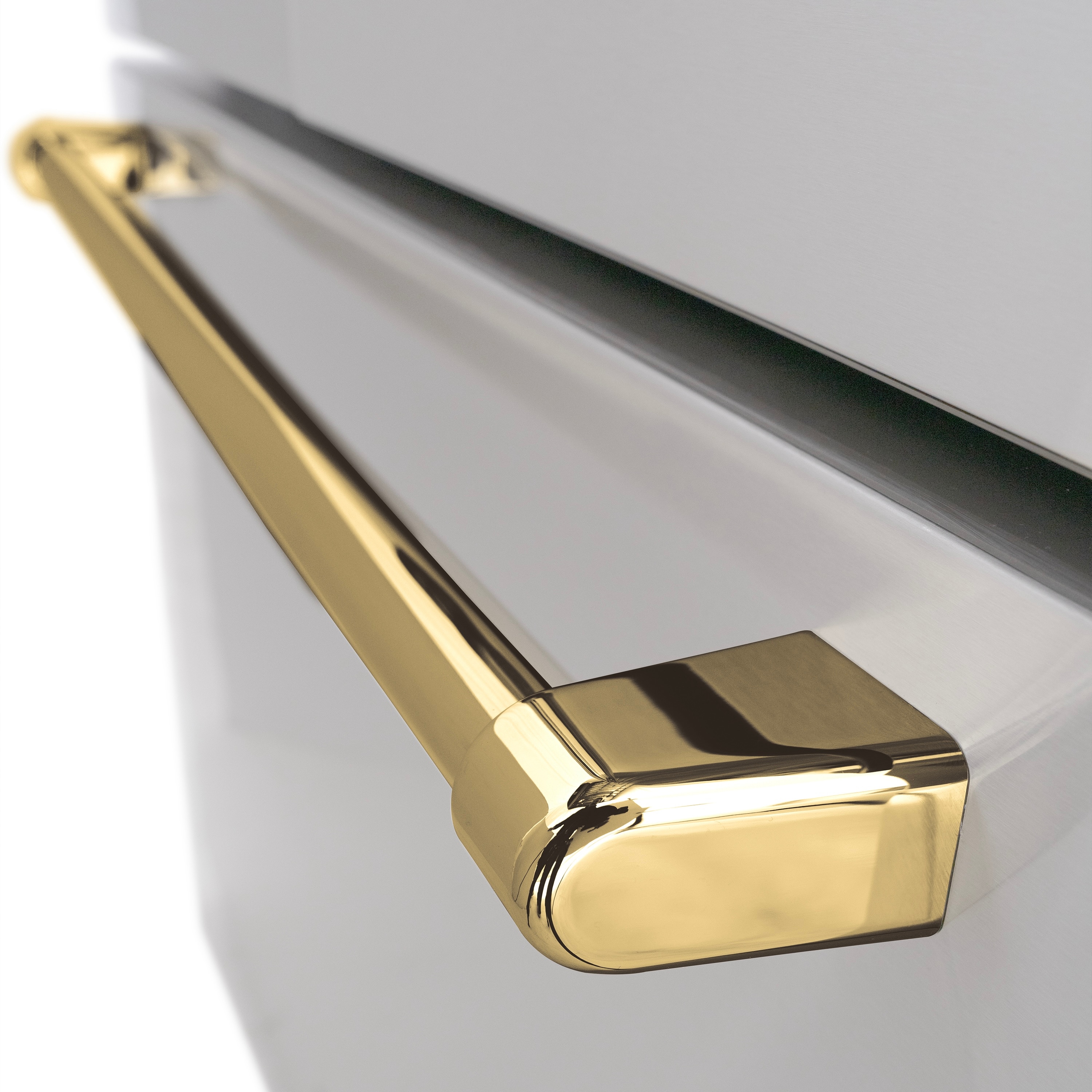 Refrigerador de Puerta Francesa de 3 Puertas con Hielo y Dispensador de Agua y Hielo (Acero Inoxidable con Mango de Oro Pulido) Certificado ENERGY STAR de 28.9 pies cúbicos de Profundidad Estándar de ZLINE KITCHEN & BATH
