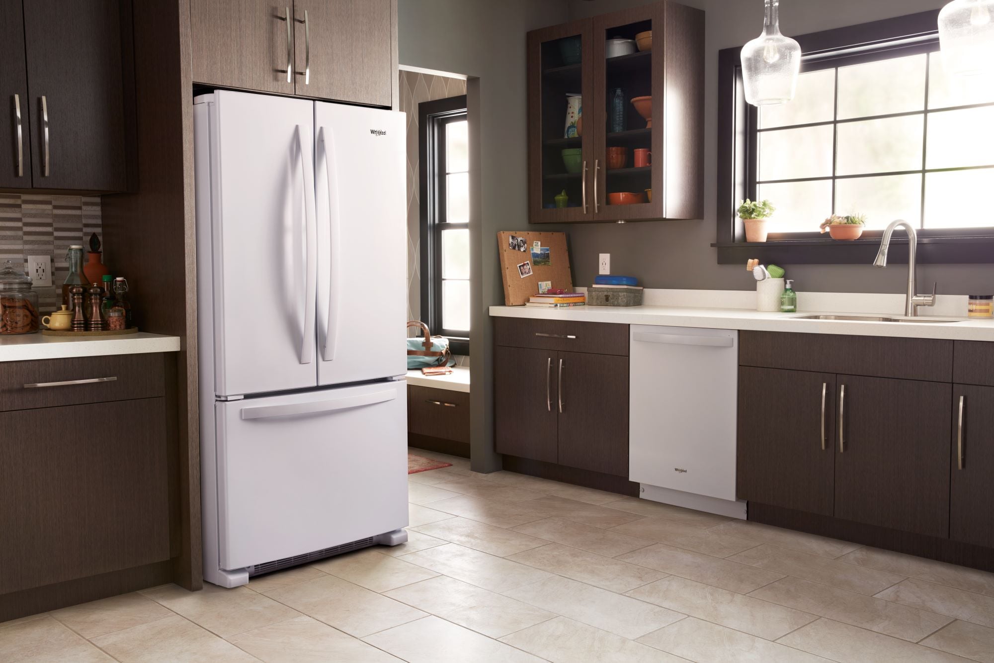 Refrigerador Whirlpool de puertas francesas de 3 puertas de 22.1 pies cúbicos de profundidad estándar (blanco) con certificación ENERGY STAR WRFF5333PW