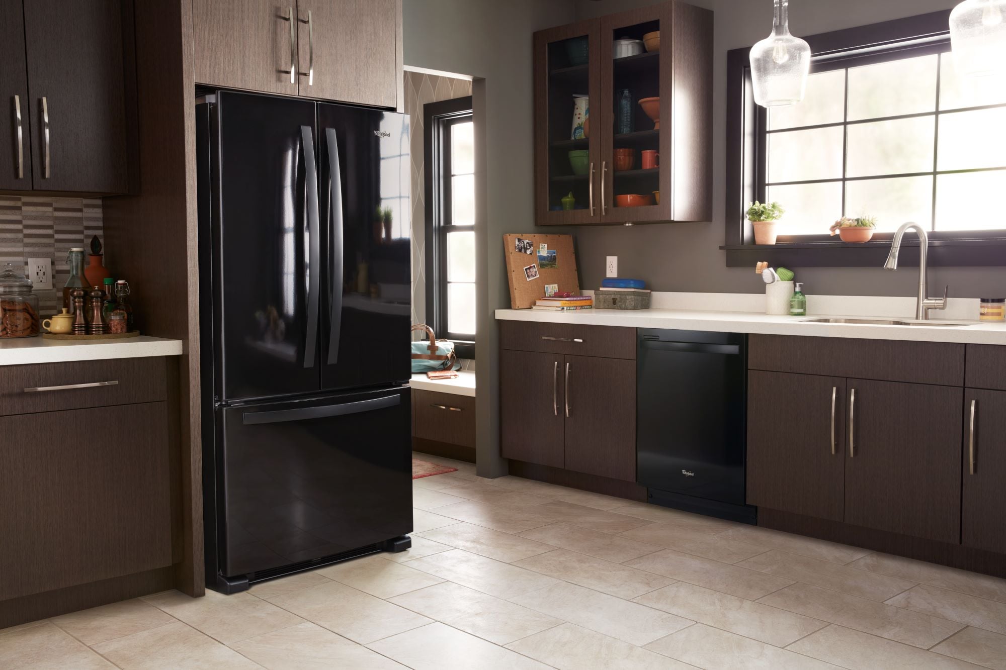 Refrigerador Francés de Puertas Triples con profundidad estándar de 22.1 pies cúbicos (Negro) Certificado ENERGY STAR
