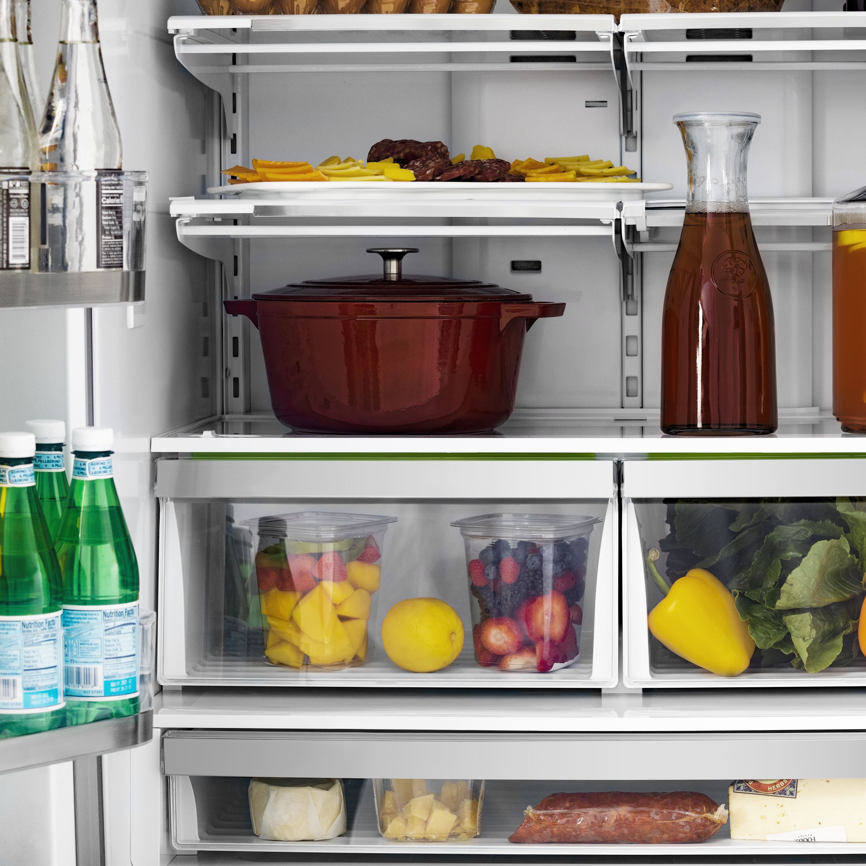 Refrigerador de 4 puertas estilo francés con dispensador de hielo y agua (acero inoxidable con manijas doradas pulidas) de 21.6 pies cúbicos de profundidad de mostrador de ZLINE KITCHEN & BATH con certificación ENERGY STAR RFMZ-W-36-FG
