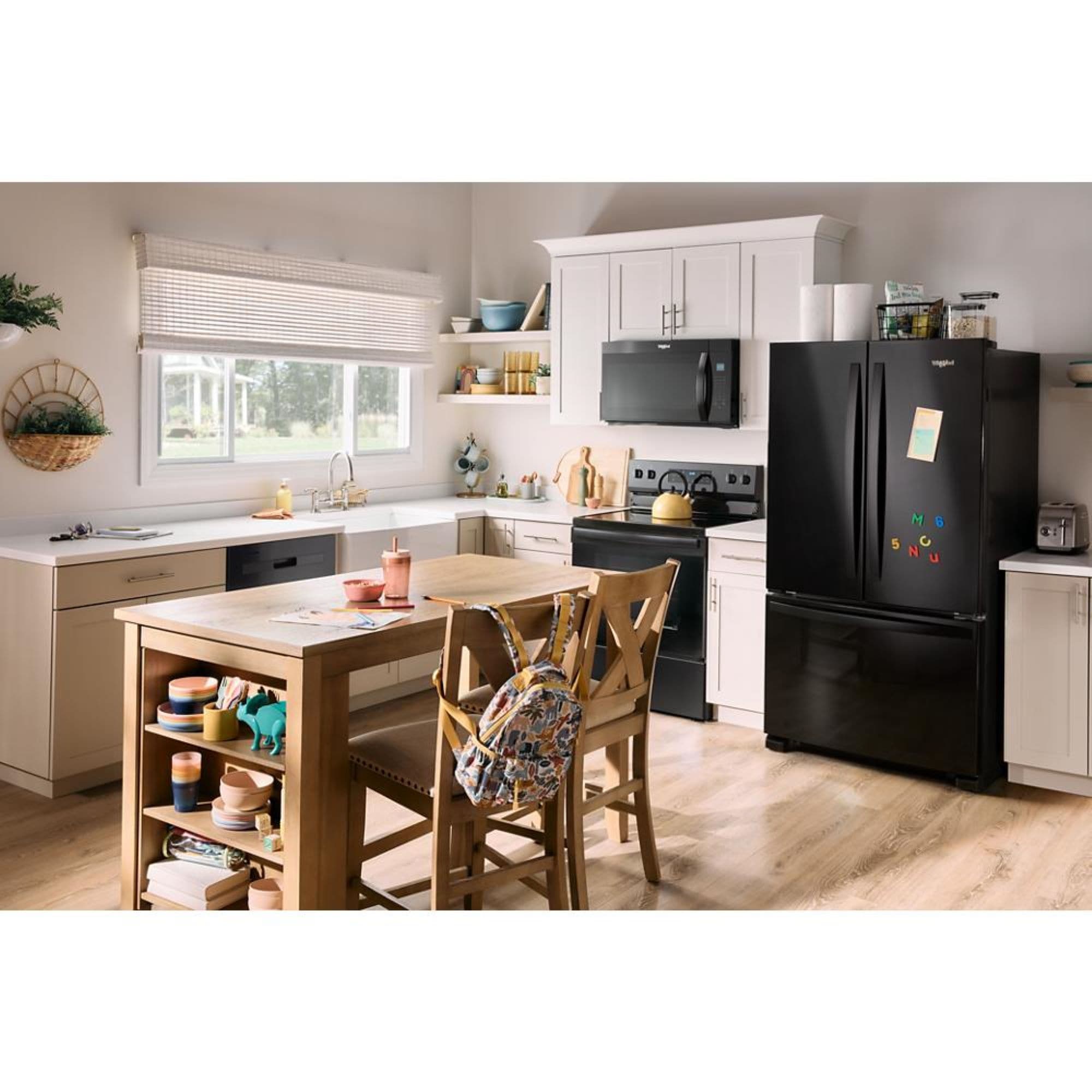 Refrigerador francés de puertas triples Whirlpool estándar de 25.2 pies cúbicos con fabricante de hielo (negro) certificado por ENERGY STAR WRFF3036RB