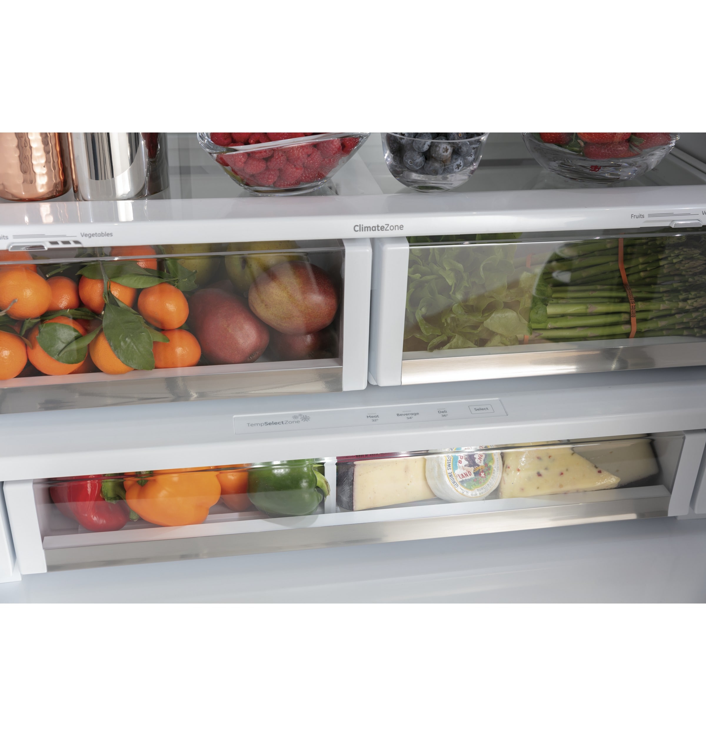 Refrigerador francés de puertas triples compatible con tecnología inteligente y dispensador de hielo y agua (Blanco Mate) con una capacidad de 22.2 pies cúbicos y profundidad de mostrador, certificado ENERGY STAR CYE22TP4MW2.