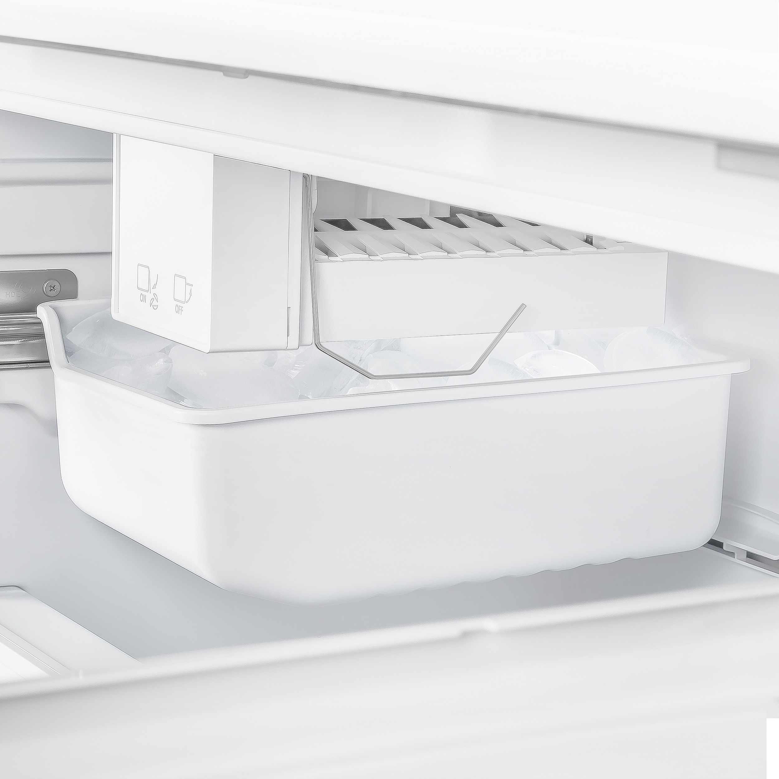 Refrigerador francés de puertas triples de 17.5 pies cúbicos con máquina de hielo y dispensador de hielo, color negro - Certificado ENERGY STAR