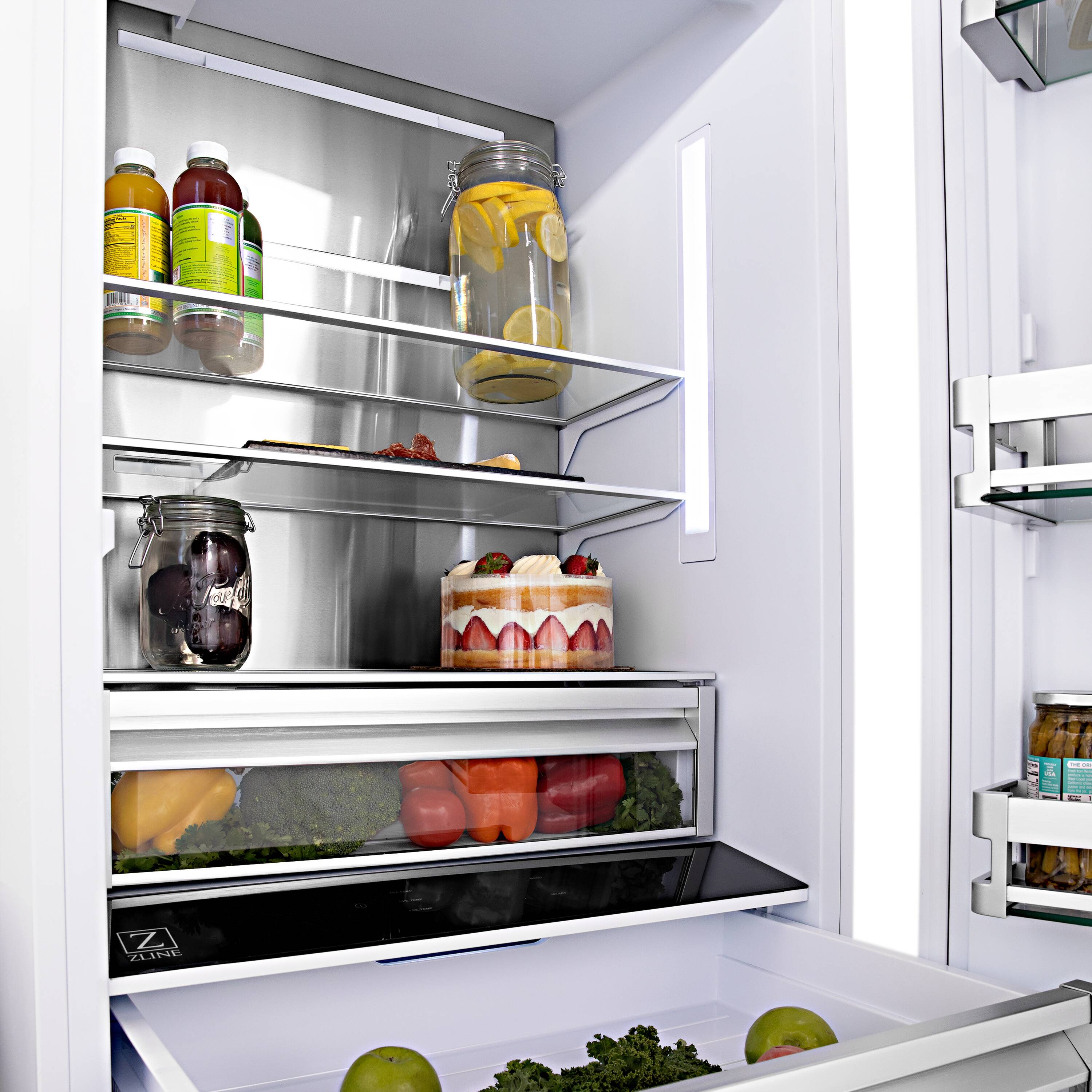 Refrigerador empotrado de puertas francesas de 3 puertas con dispensador de hielo y agua (Acero inoxidable con manijas de oro pulido) Edición Autógrafo de ZLINE COCINA Y BAÑO, certificado ENERGY STAR, 19.6 pies cúbicos de profundidad de mostrador.