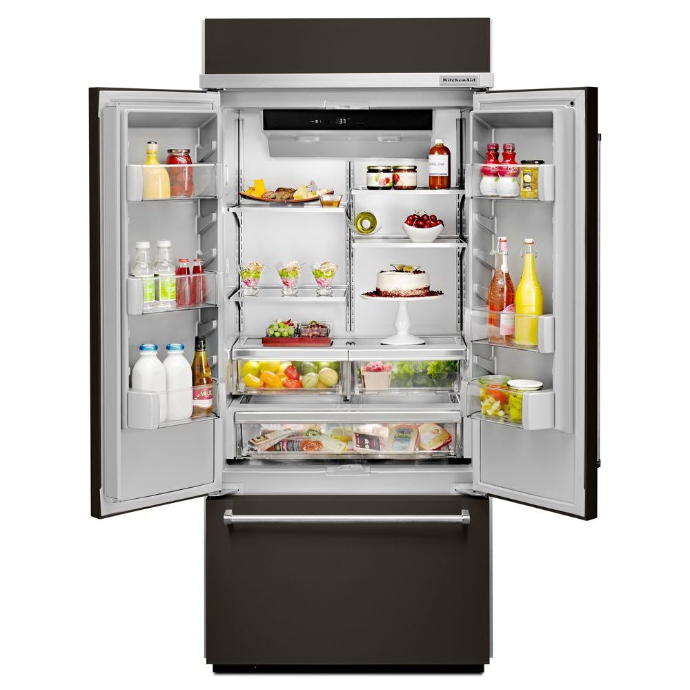 Refrigerador empotrado de puertas francesas de 3 puertas con fabricador de hielo de acero inoxidable negro con acabado PRINTSHIELD de KitchenAid de 20.8 pies cúbicos de profundidad estándar