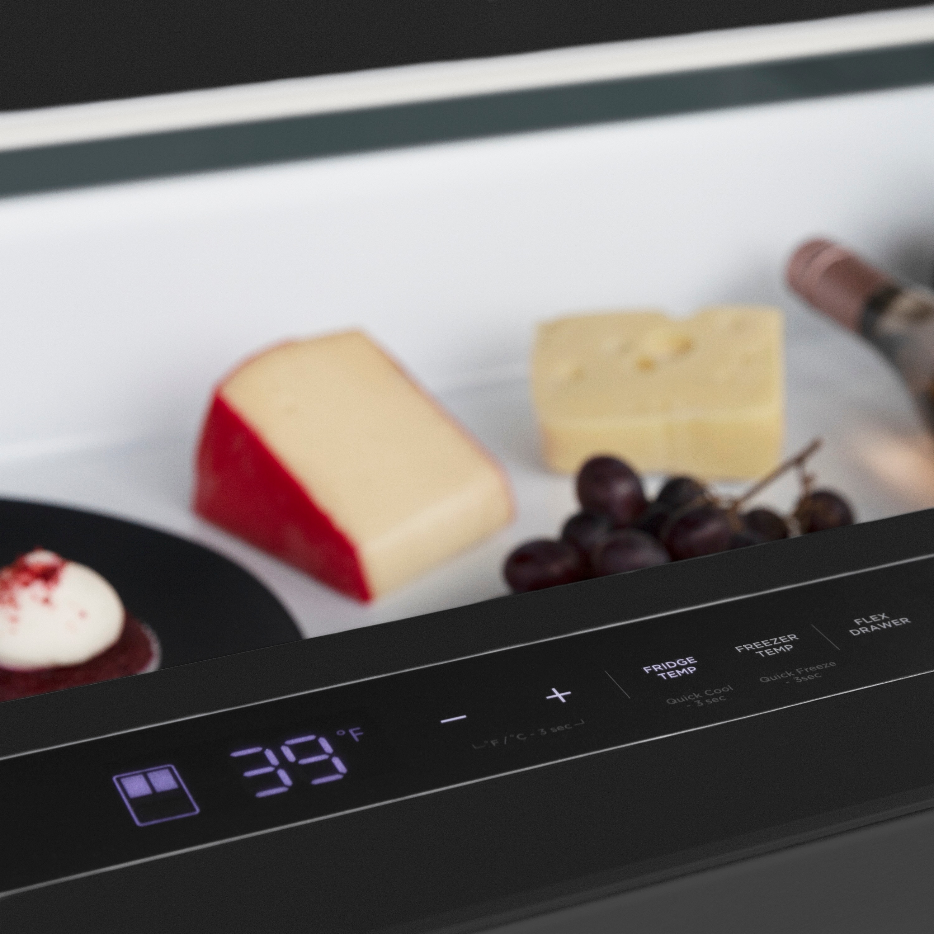 Refrigerador francés de 4 puertas con dispensador de hielo y agua, acero inoxidable negro con mango dorado pulido plano, certificado ENERGY STAR, profundidad de mostrador de 21.6 pies cúbicos RFMZ-W-36-BS-FG