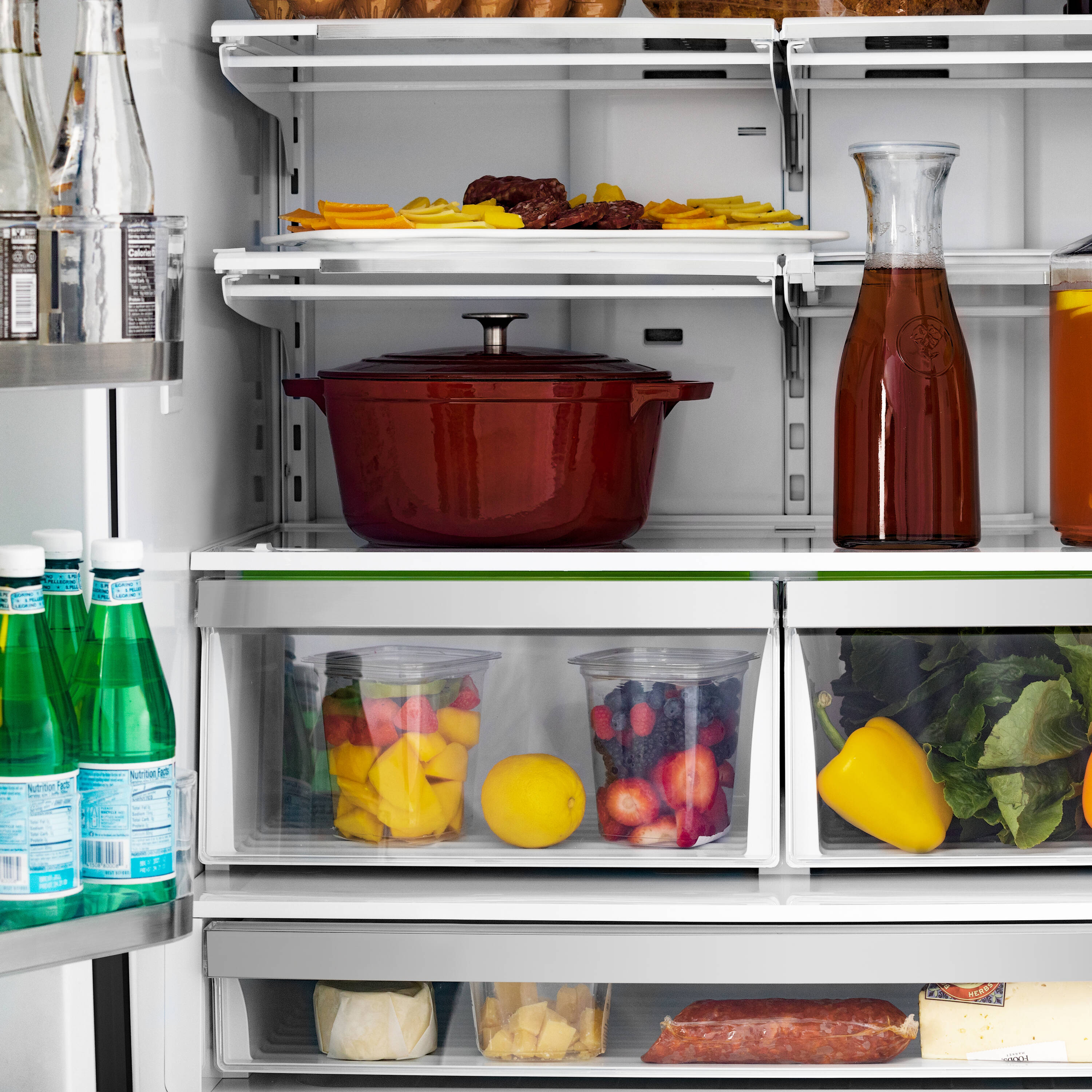 Refrigerador ZLINE KITCHEN & BATH de 22.5 pies cúbicos de profundidad, estilo francés de 4 puertas con despachador de hielo (Acero inoxidable negro con acentos en bronce Champagne) certificado ENERGY STAR RFMZ-36-BS-FCB