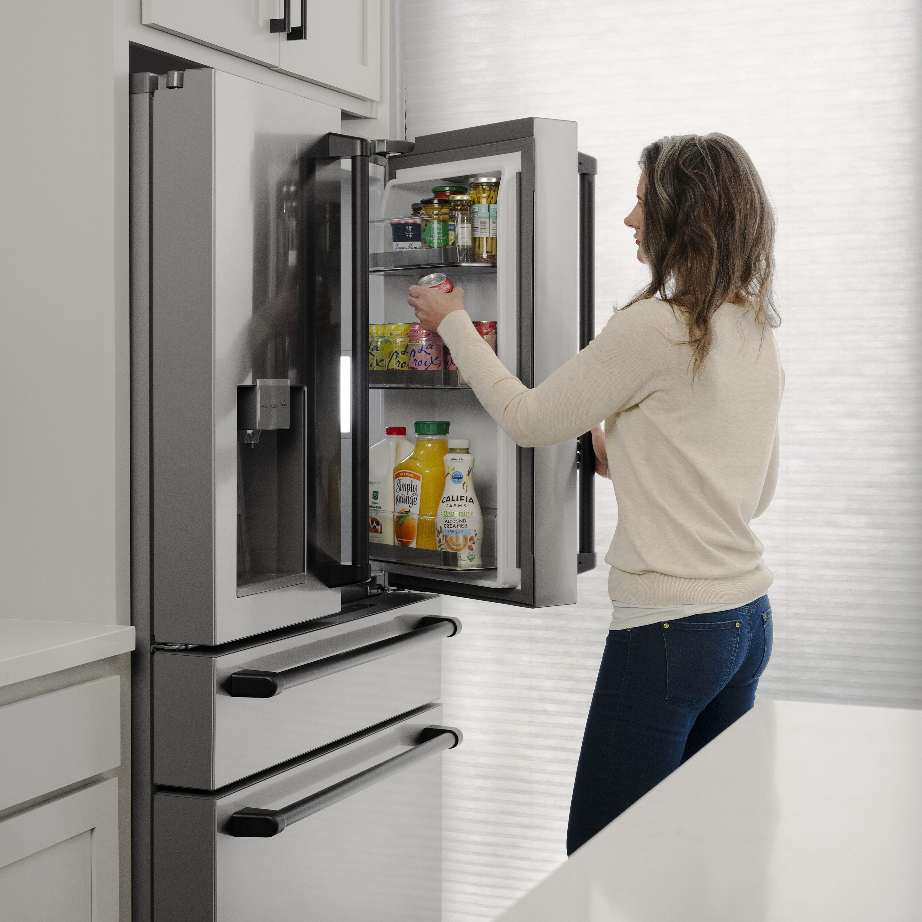 Refrigerador estilo francés de 4 puertas con dispensador de hielo y agua (Acero inoxidable resistente a las huellas dactilares con asas negras mate) Certificación ENERGY STAR con profundidad en mostrador de 21.6 pies cúbicos RFMZ-W-36-MB