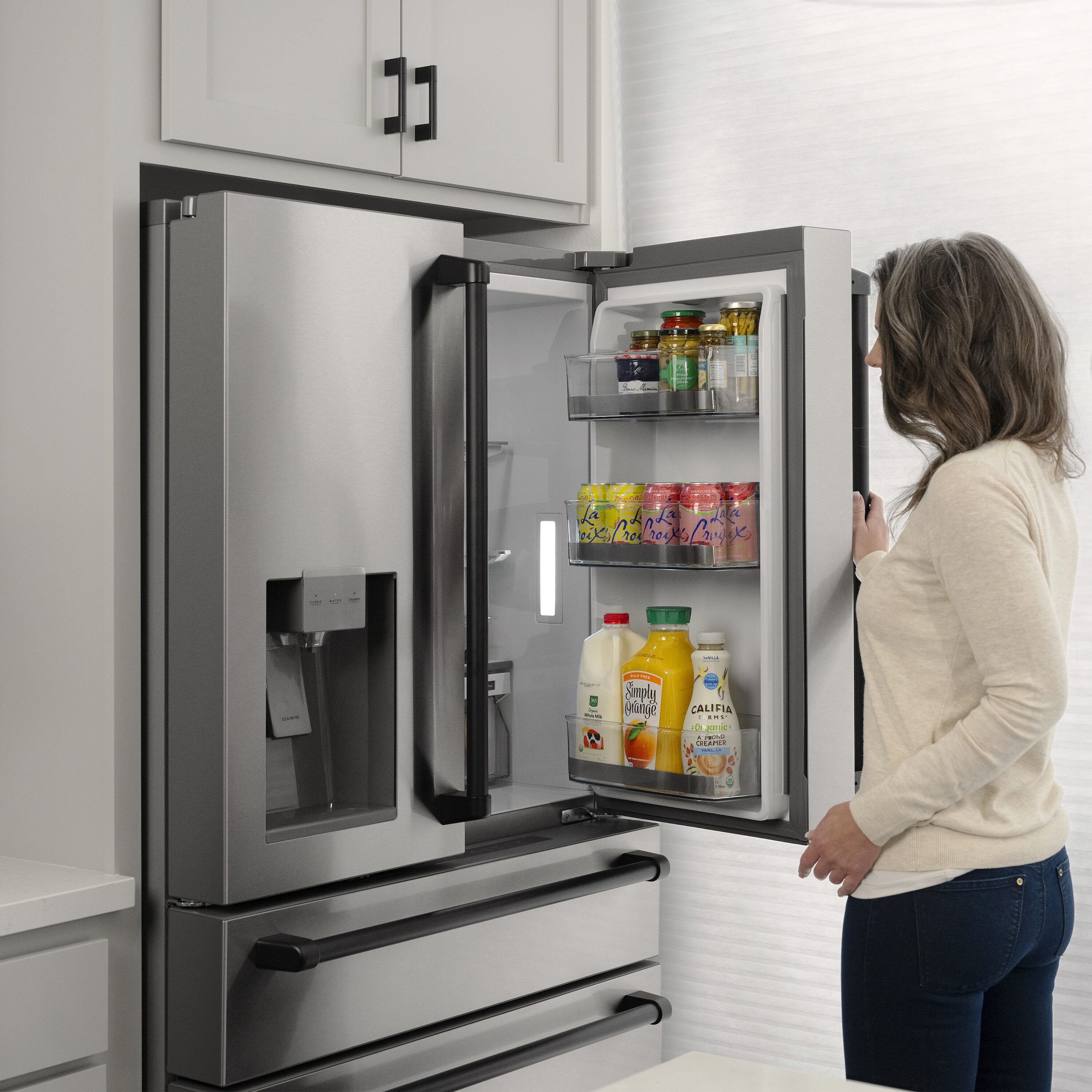 Refrigerador estilo francés de 4 puertas con dispensador de hielo y agua (Acero inoxidable resistente a las huellas dactilares con asas negras mate) Certificación ENERGY STAR con profundidad en mostrador de 21.6 pies cúbicos RFMZ-W-36-MB