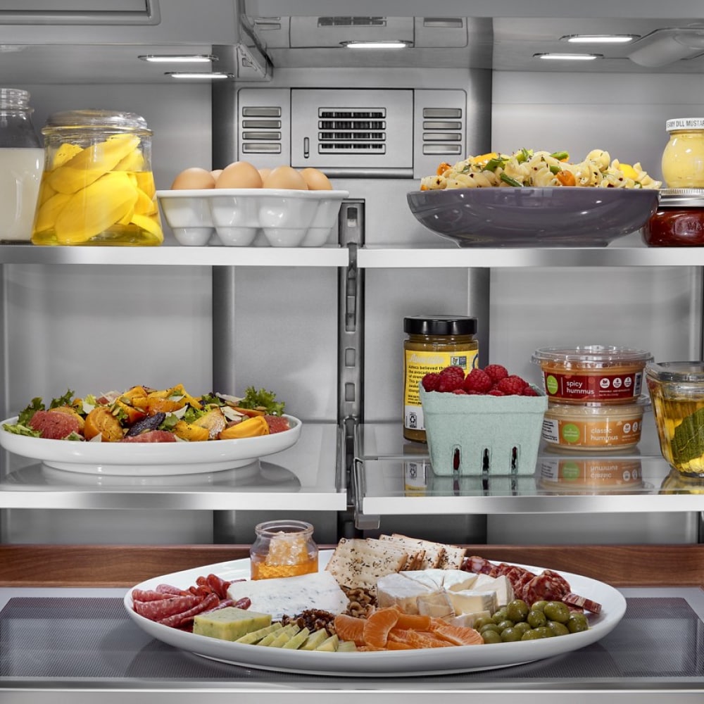 Refrigerador French Door de 3 puertas con máquina de hielo y dispensador de agua y hielo, acero inoxidable con acabado PrintShield - KitchenAid 27 pies cúbicos de profundidad estándar, certificado ENERGY STAR KRFF577KPS