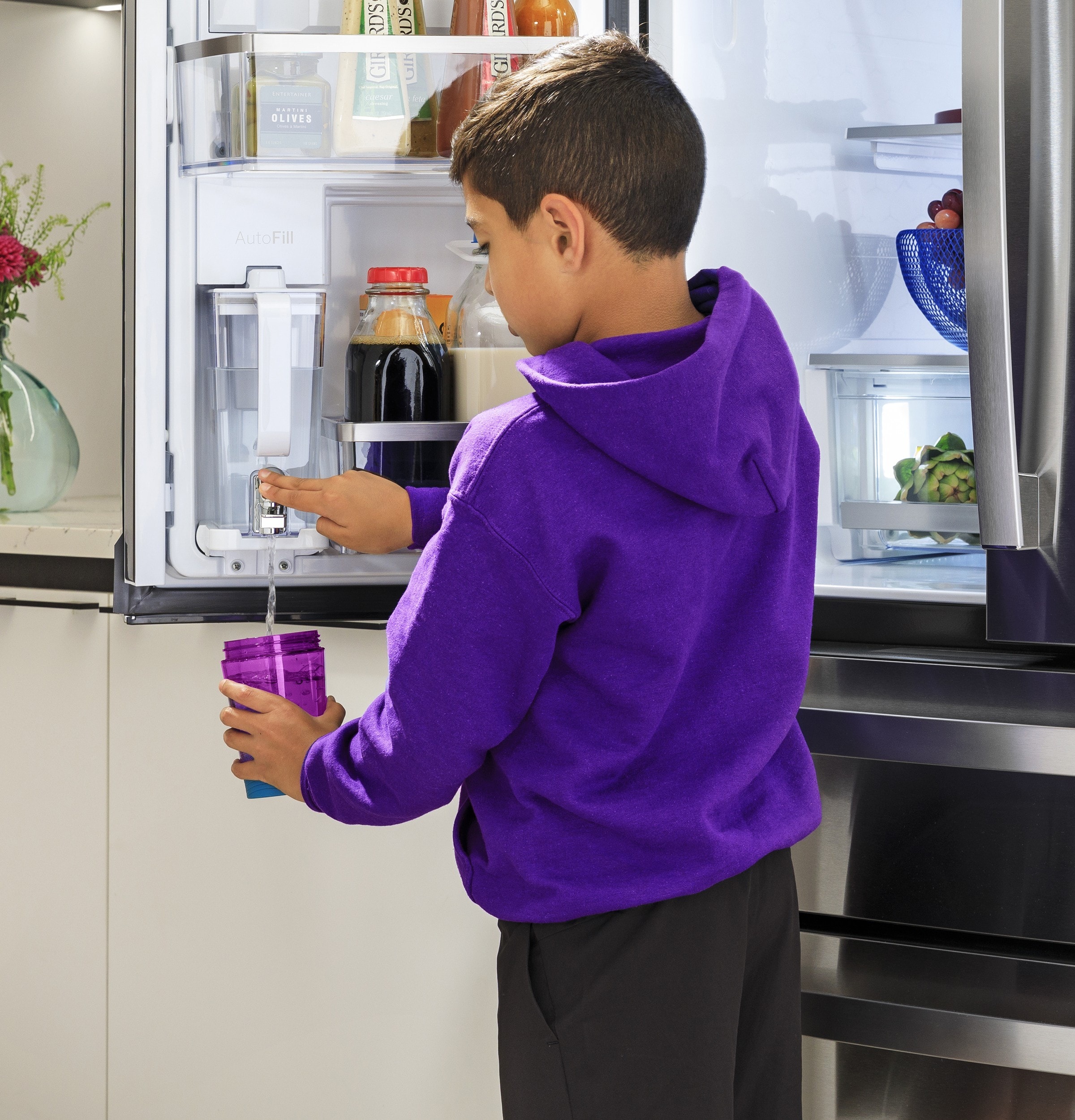 Refrigerador Francés de 4 puertas con dispensador de hielo y agua, y puerta dentro de puerta, resistente a huellas dactilares, certificado ENERGY STAR GE Profile de 28 pies cúbicos de profundidad estándar y compatible con tecnología inteligente_PAD28BYTFS