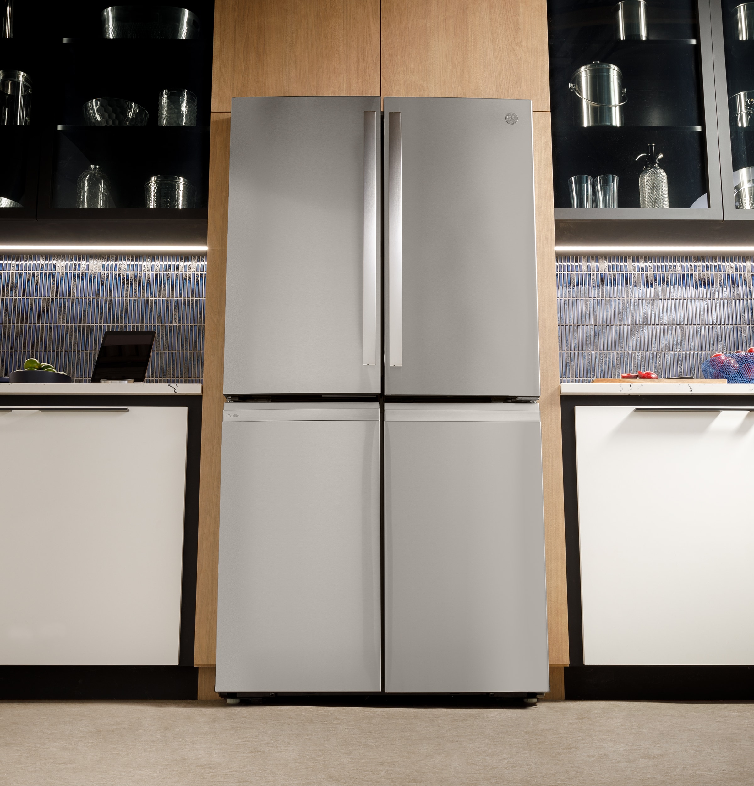 Refrigerador Francés de 4 puertas con dispensador de hielo y agua, y puerta dentro de puerta, resistente a huellas dactilares, certificado ENERGY STAR GE Profile de 28 pies cúbicos de profundidad estándar y compatible con tecnología inteligente_PAD28BYTFS