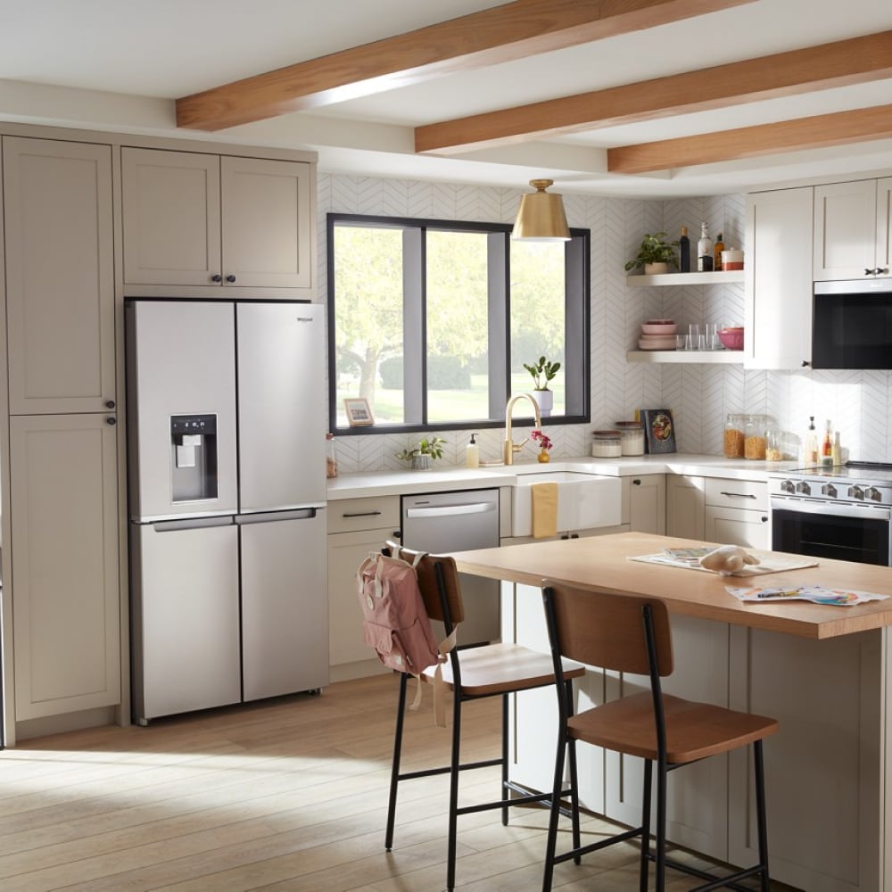 Refrigerador francés de 4 puertas Whirlpool de 19.2 pies cúbicos de profundidad de mostrador con fabricador de hielo y dispensador de agua e hielo (Acero Inoxidable resistente a huellas dactilares) WRQC7836RZ