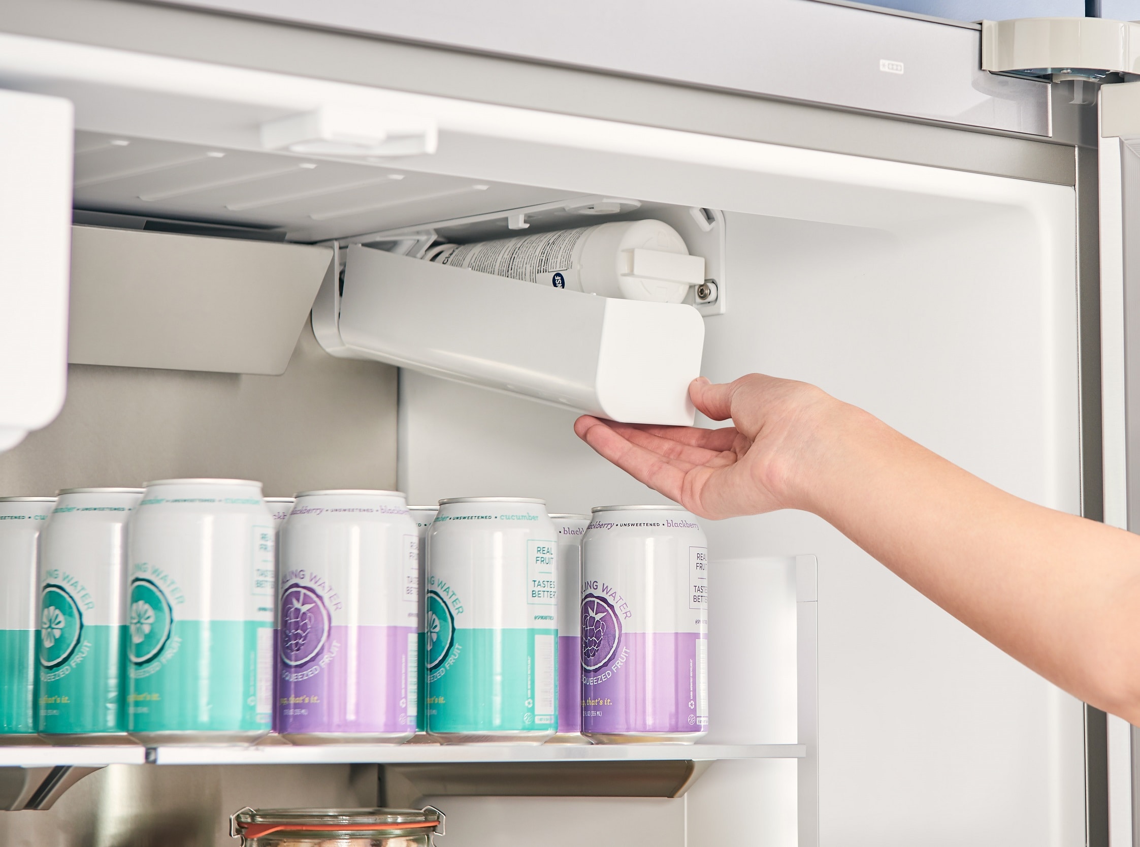 Refrigerador francés de puerta triple compatible con Smart de la serie 500 de Bosch de profundidad de mostrador con fabricador de hielo, dispensador de agua e hielo (Acero inoxidable) Certificado ENERGY STAR B36CD50SNS
