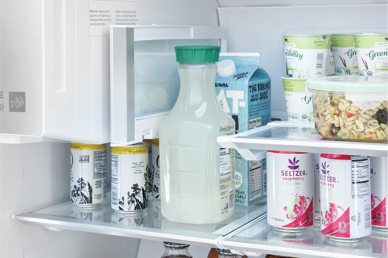 Refrigerador francés de 4 puertas con dispensador de hielo y agua, resistente a huellas dactilares, certificado ENERGY STAR de Frigidaire Gallery de 21.5 pies cúbicos de profundidad de mostrador.