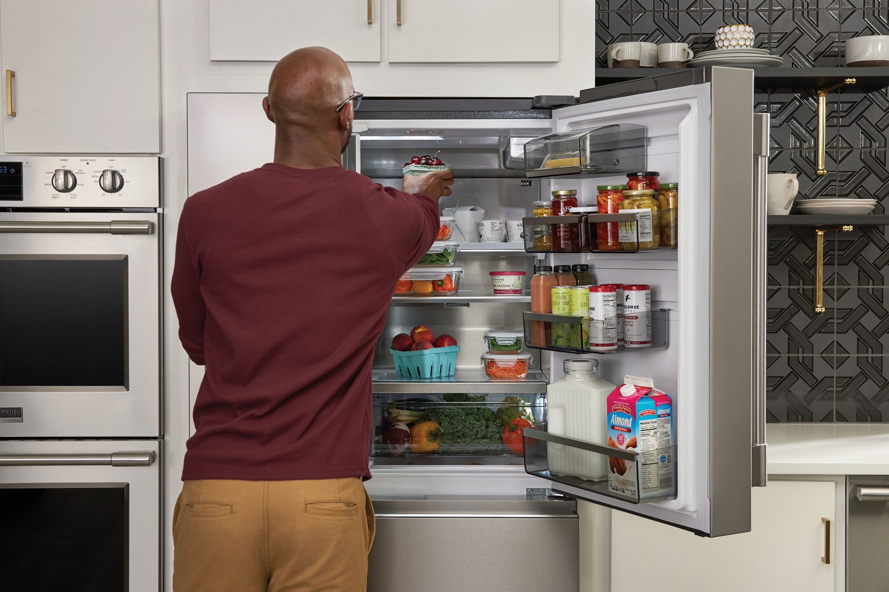 Refrigerador Francés de Puerta Doble de 4 Puertas Profesional de Frigidaire con Capacidad de 21.4 pies cúbicos y Fabricador de Hielo Doble con Dispensador de Agua y Hielo (Acero Inoxidable Anti-Huellas) Certificado por ENERGY STAR