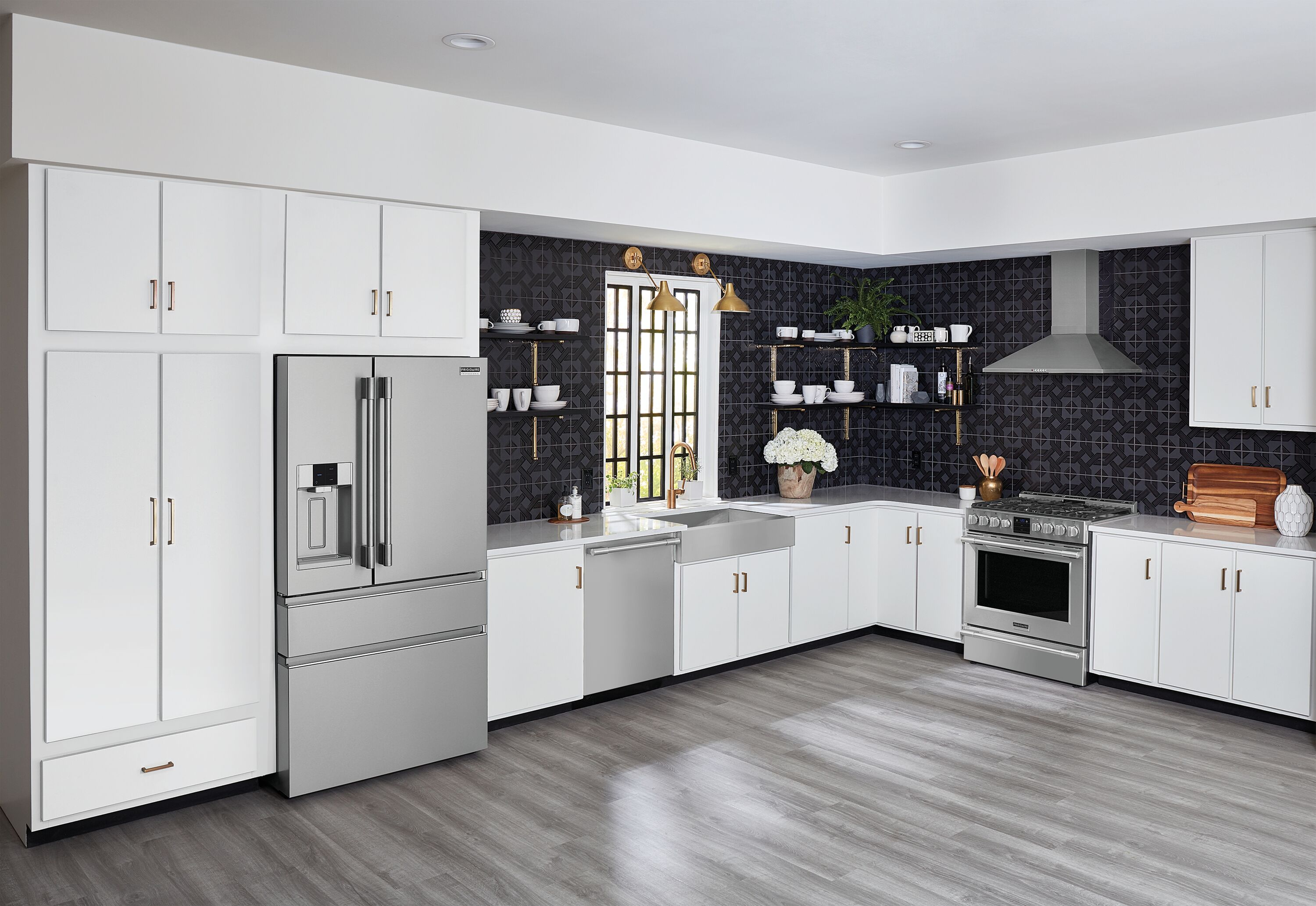 Refrigerador Francés de Puerta Doble de 4 Puertas Profesional de Frigidaire con Capacidad de 21.4 pies cúbicos y Fabricador de Hielo Doble con Dispensador de Agua y Hielo (Acero Inoxidable Anti-Huellas) Certificado por ENERGY STAR