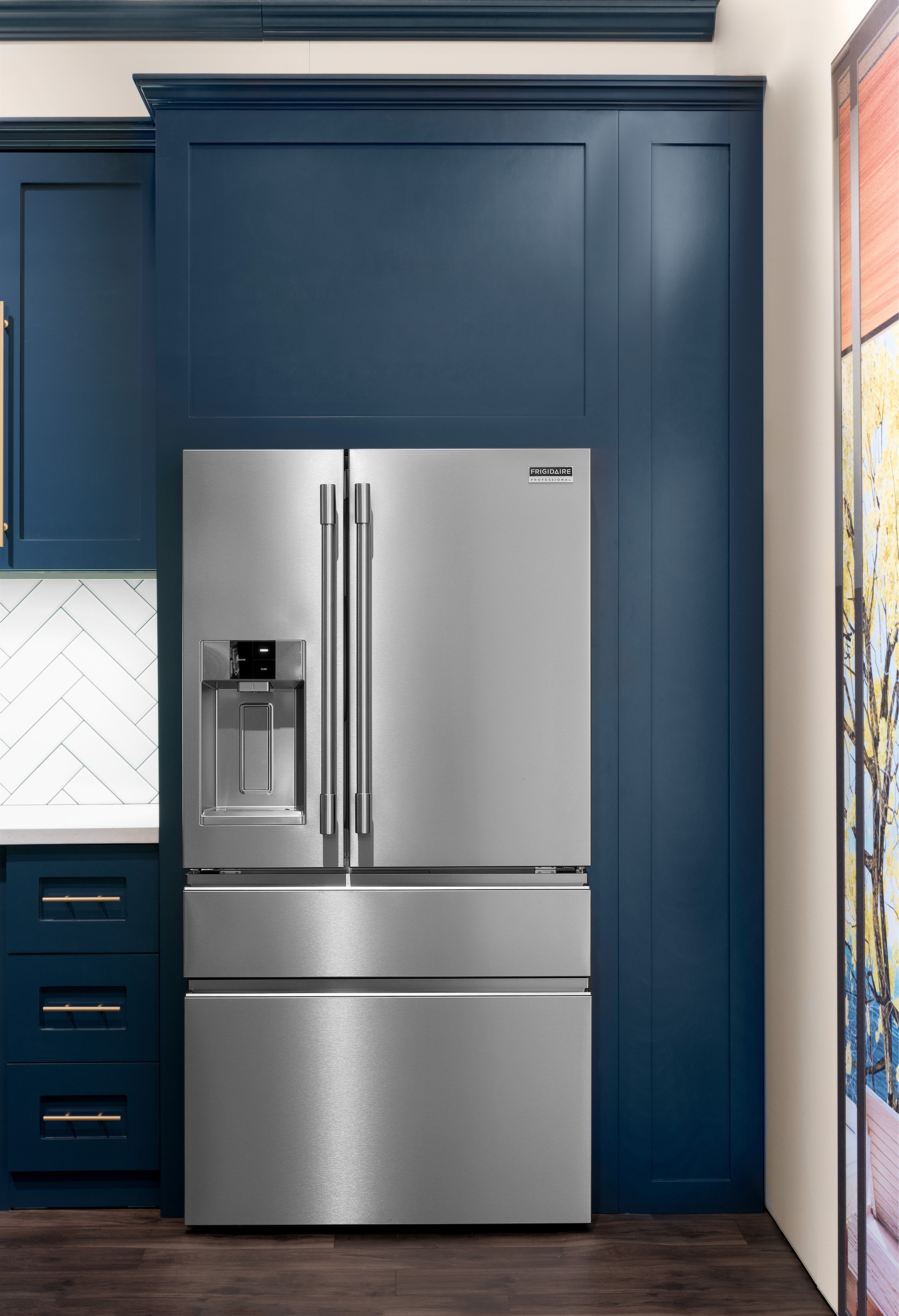 Refrigerador Francés de Puerta Doble de 4 Puertas Profesional de Frigidaire con Capacidad de 21.4 pies cúbicos y Fabricador de Hielo Doble con Dispensador de Agua y Hielo (Acero Inoxidable Anti-Huellas) Certificado por ENERGY STAR