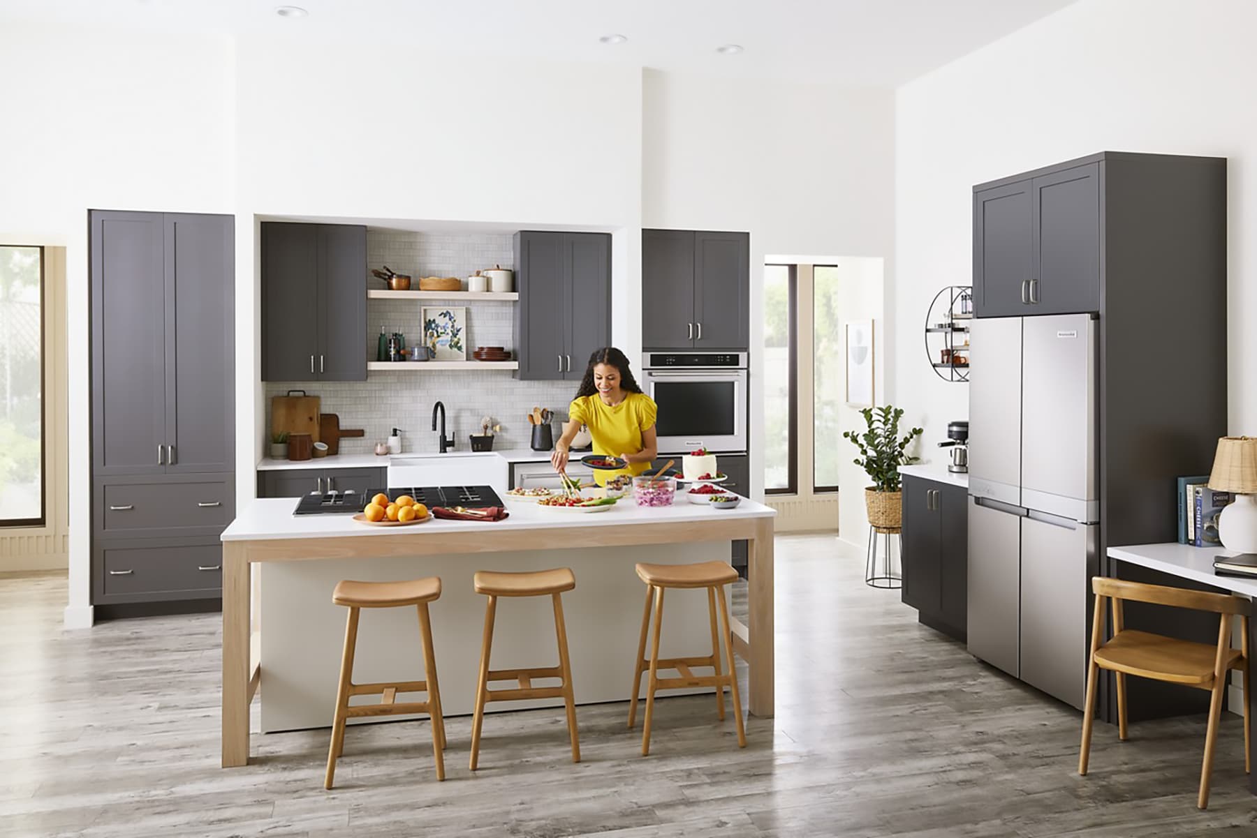 Refrigerador francés de 4 puertas con fabricador de hielo KitchenAid Counter-Depth de 19.4 pies cúbicos (Acero metálico resistente a manchas) certificado ENERGY STAR KRQC506MPS