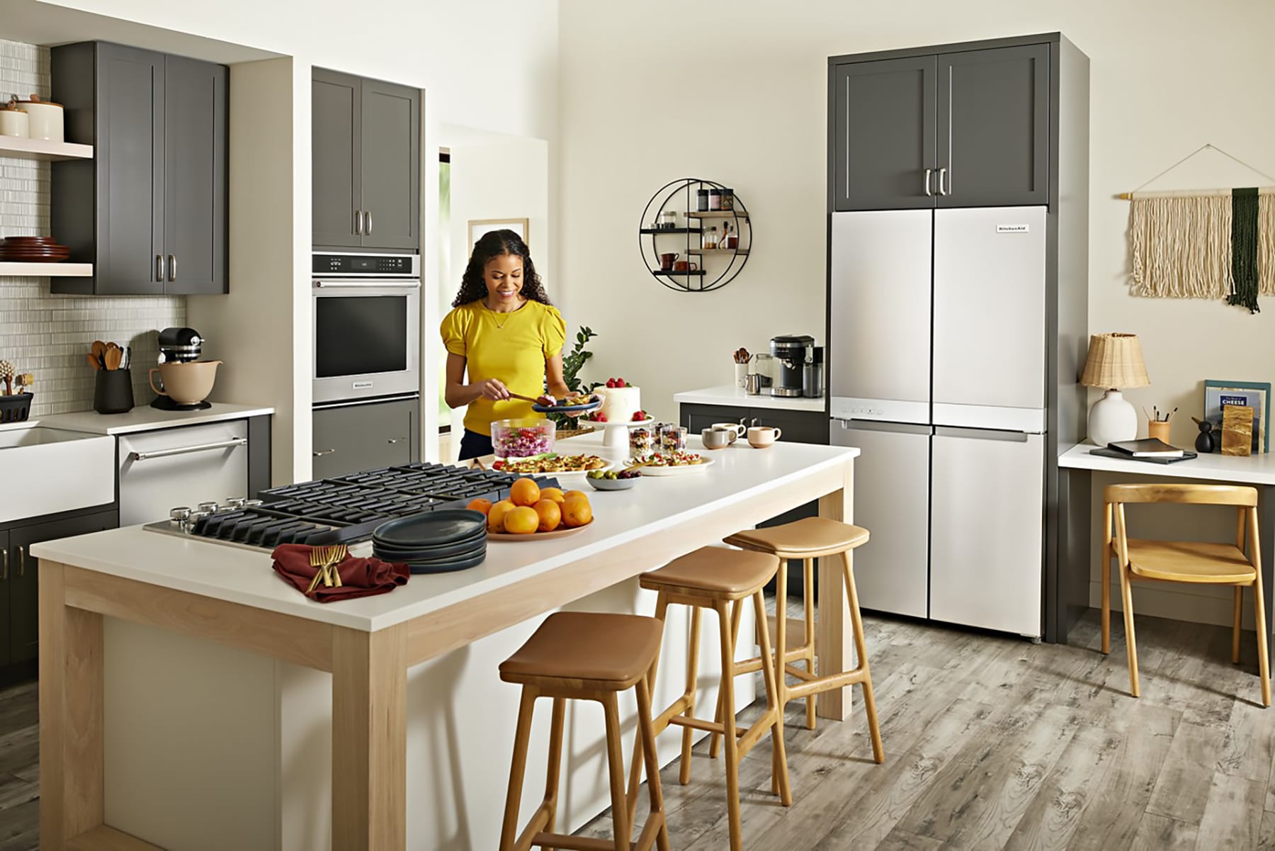 Refrigerador francés de 4 puertas con fabricador de hielo KitchenAid Counter-Depth de 19.4 pies cúbicos (Acero metálico resistente a manchas) certificado ENERGY STAR KRQC506MPS
