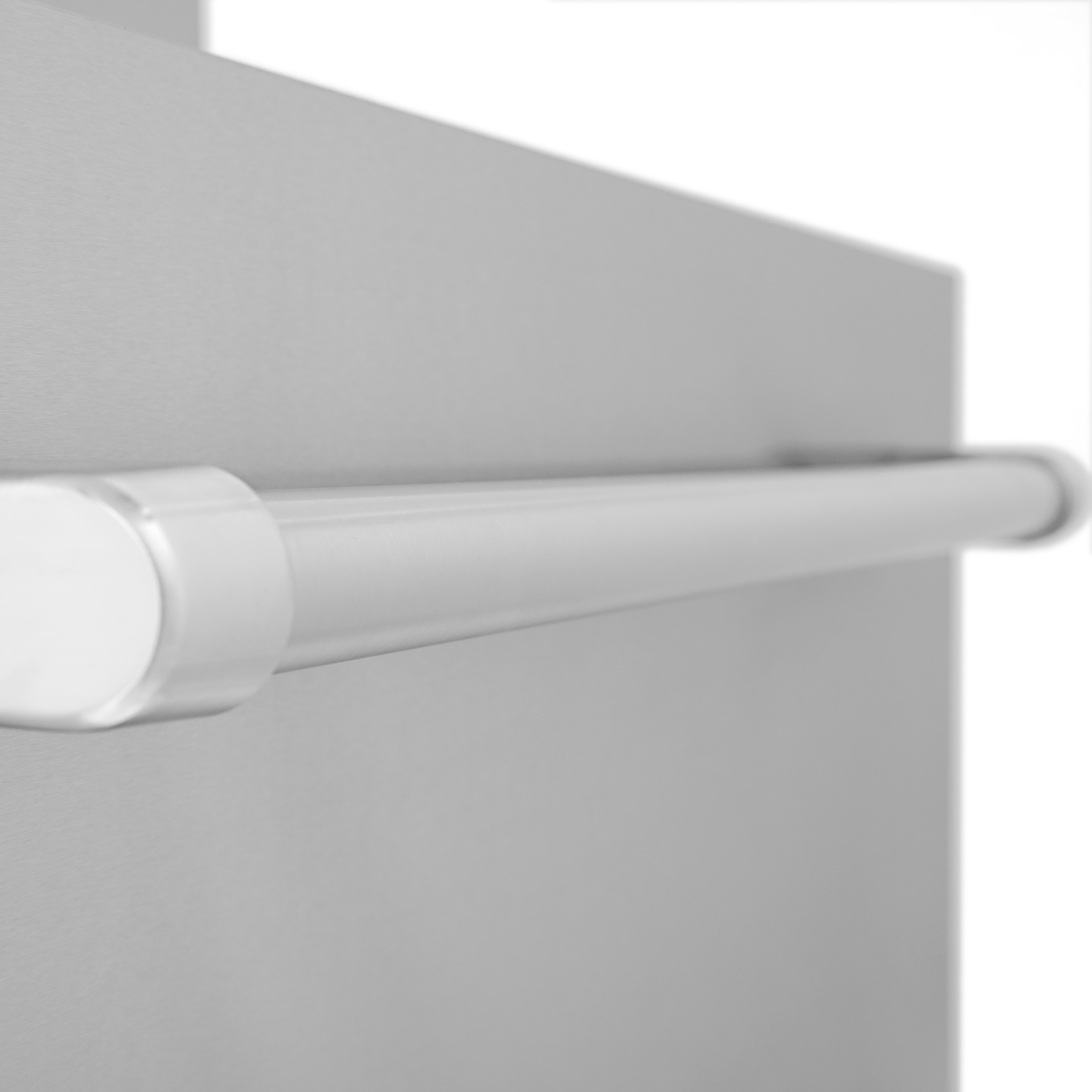 Refrigerador empotrado de estilo francés con dispensador de hielo y agua (acero inoxidable) certificado ENERGY STAR de ZLINE KITCHEN & BATH con 32.2 pies cúbicos de capacidad y profundidad de mostrador.